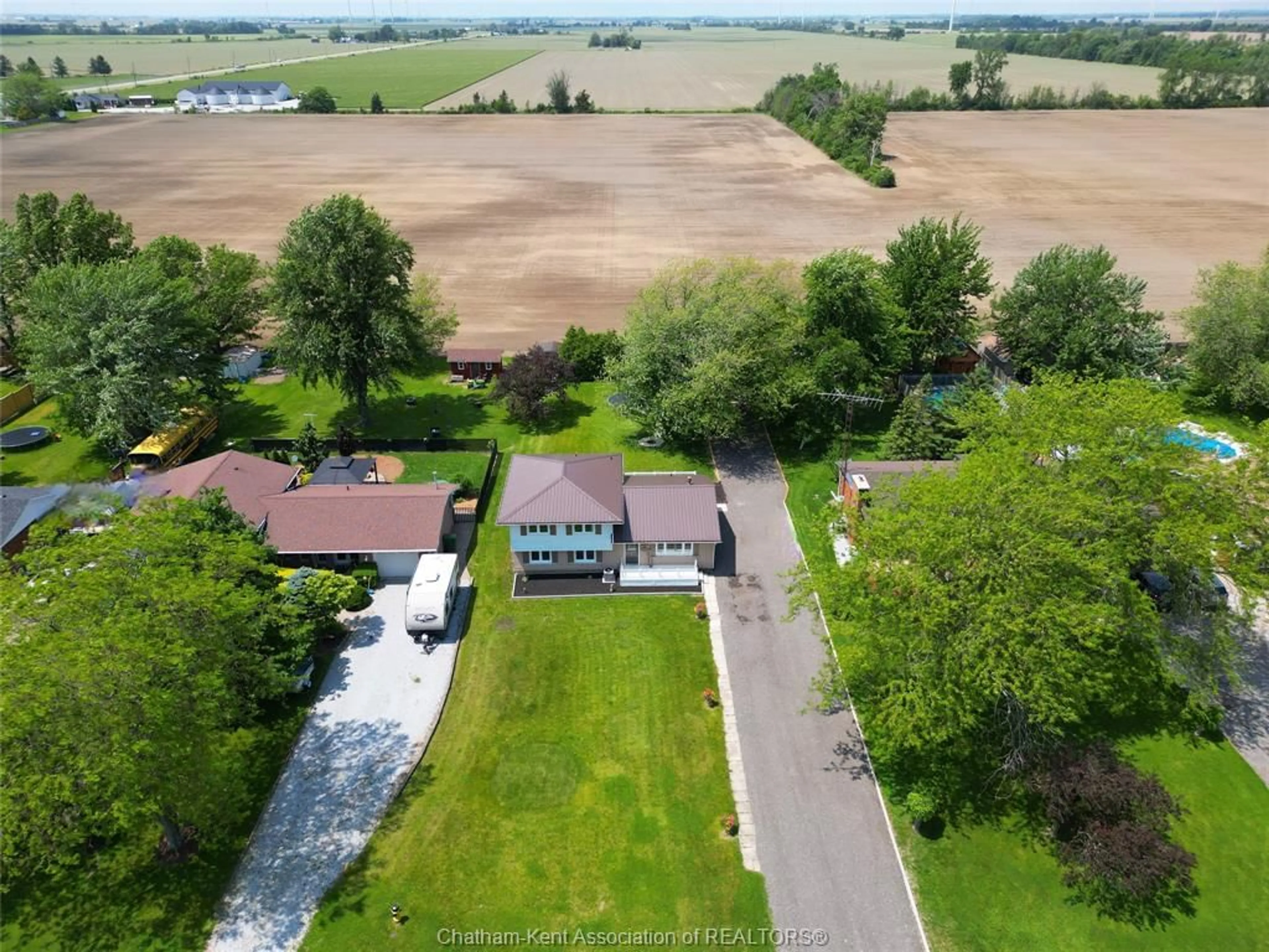 A pic from outside/outdoor area/front of a property/back of a property/a pic from drone, water/lake/river/ocean view for 18 Campbell St, Merlin Ontario N0P 1W0