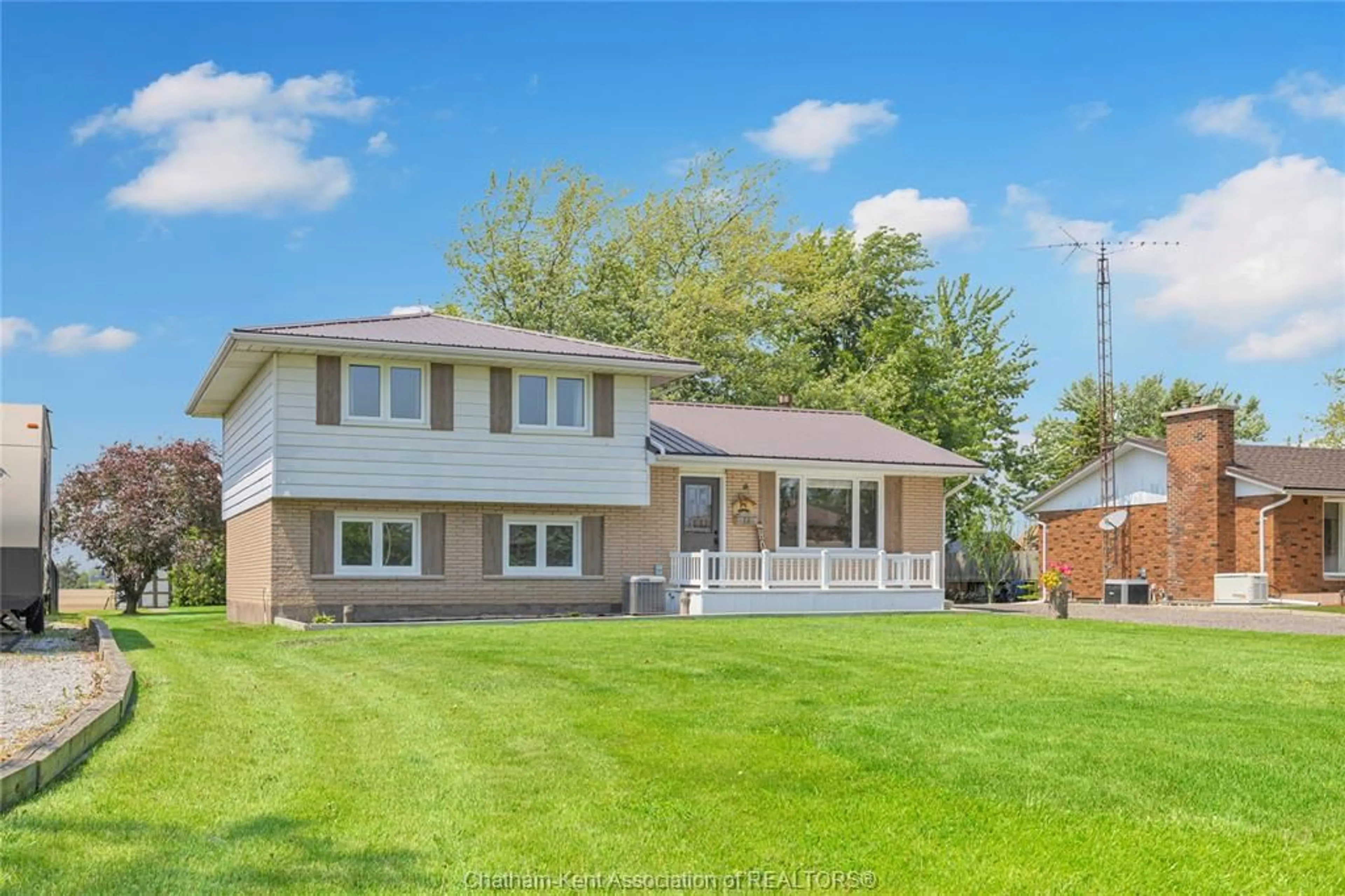 Home with vinyl exterior material, street for 18 Campbell St, Merlin Ontario N0P 1W0
