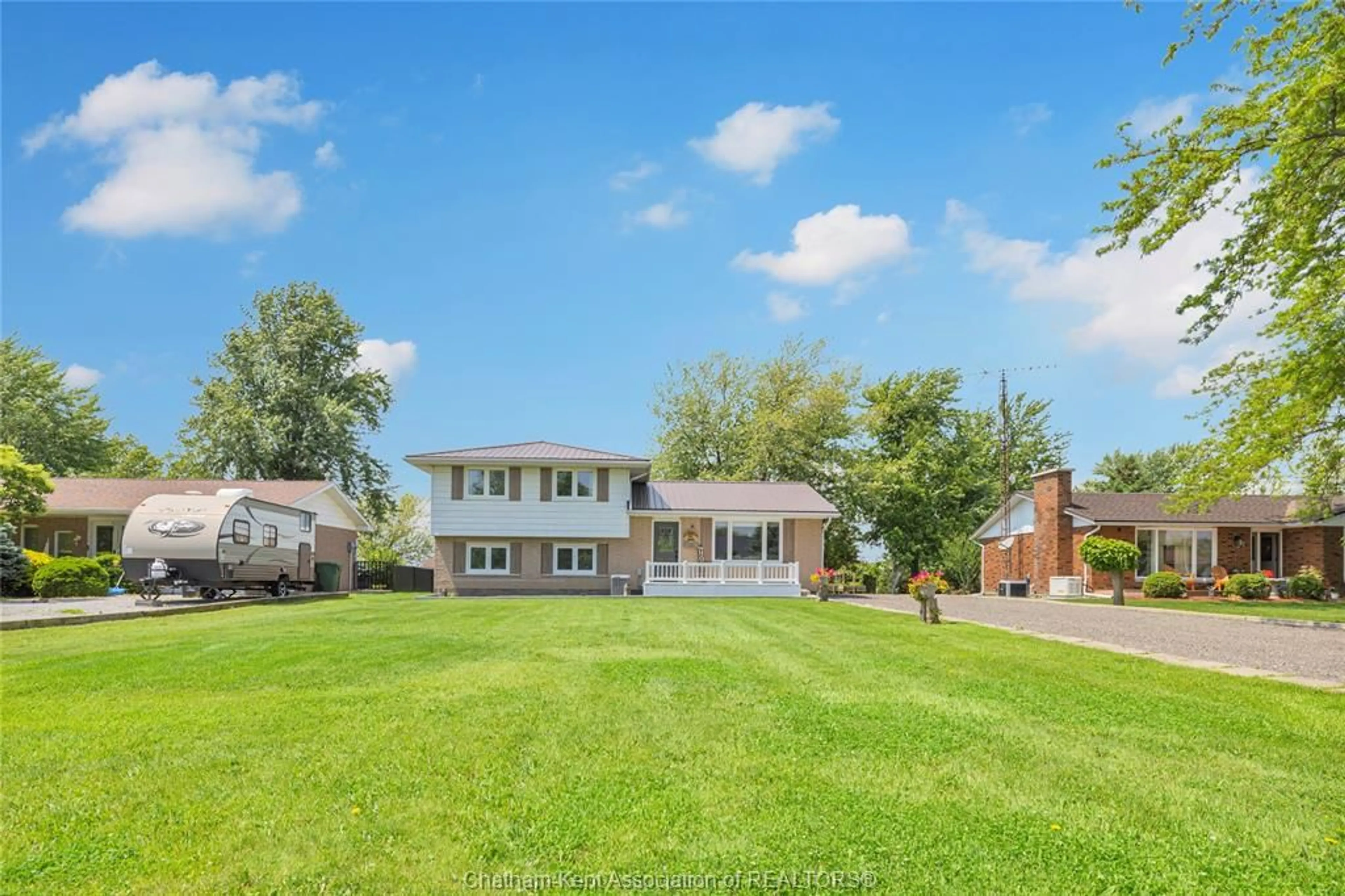 A pic from outside/outdoor area/front of a property/back of a property/a pic from drone, water/lake/river/ocean view for 18 Campbell St, Merlin Ontario N0P 1W0