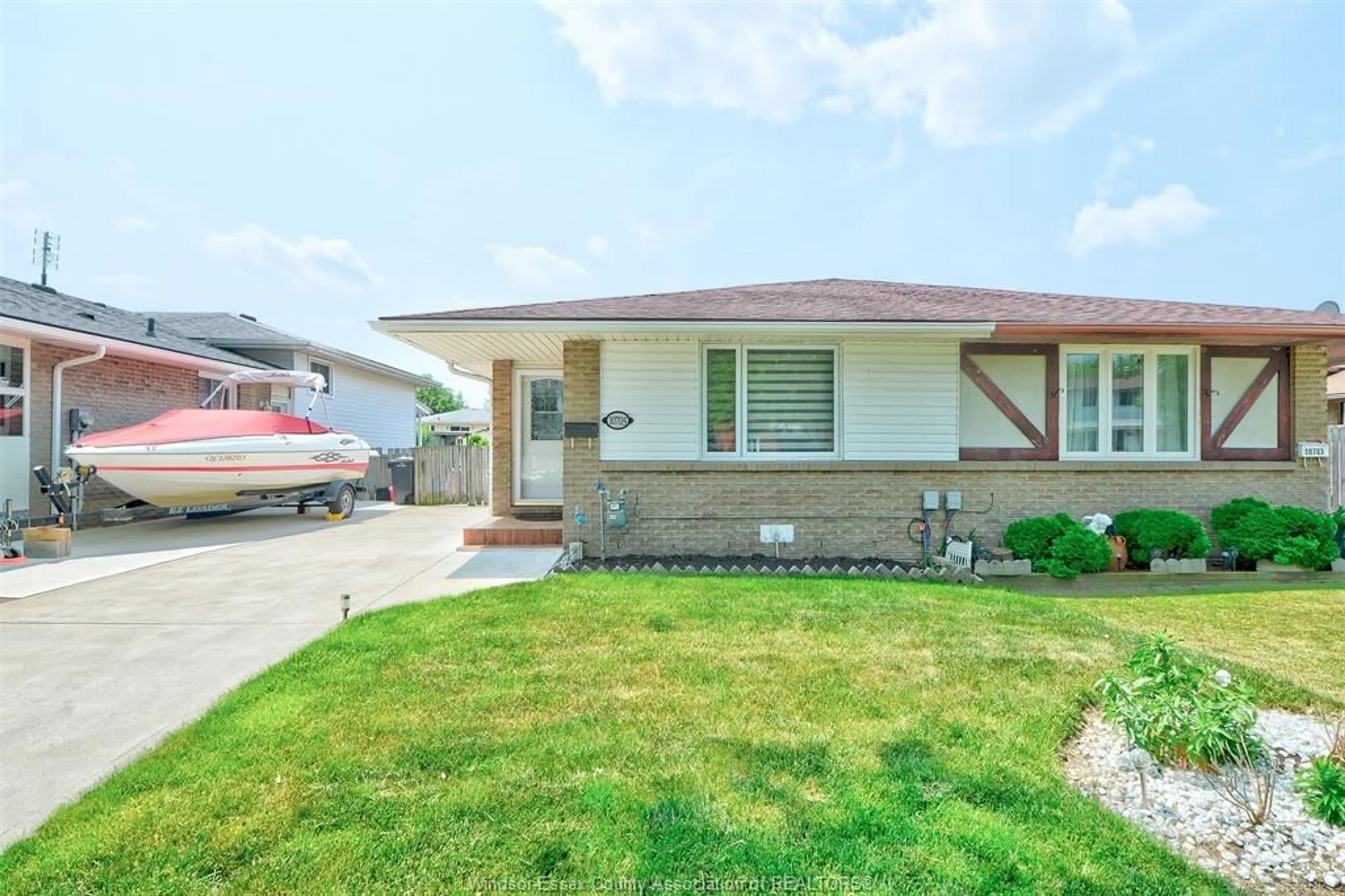 Home with vinyl exterior material, street for 10705 WINSLOW, Windsor Ontario N8R 1C4