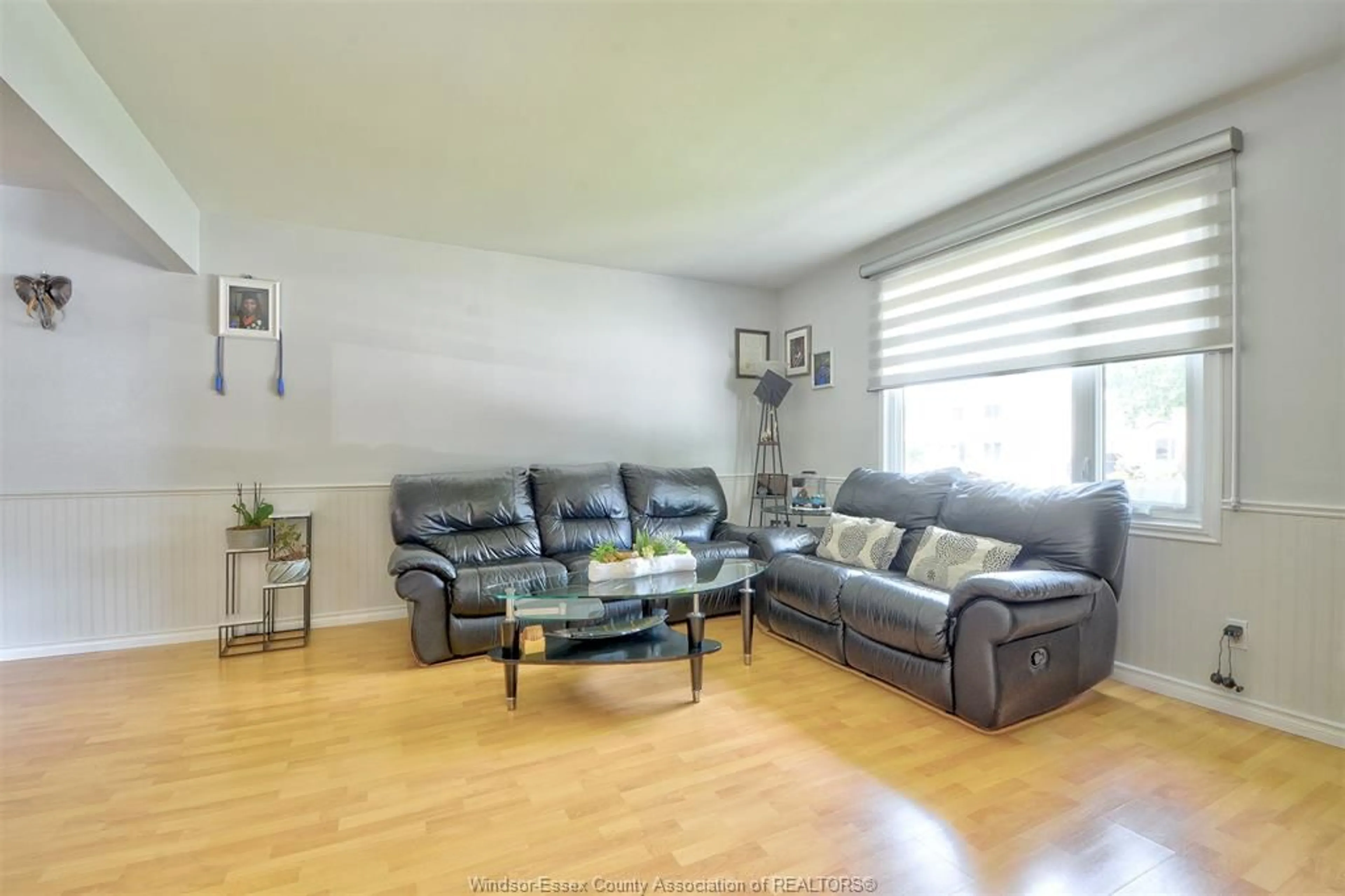 Living room with furniture, wood/laminate floor for 10705 WINSLOW, Windsor Ontario N8R 1C4