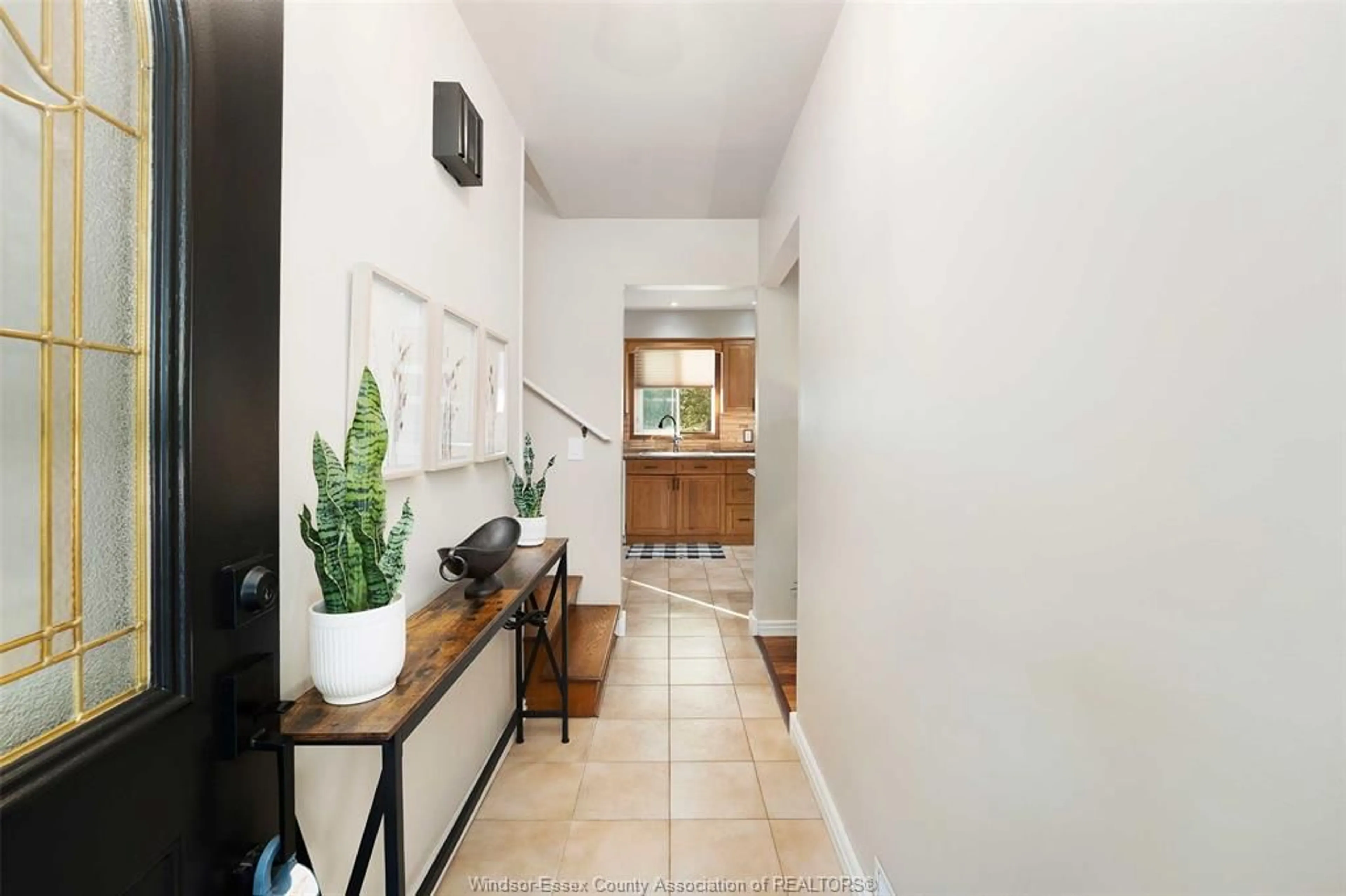 Indoor entryway for 505 COUNTY RD 34, Kingsville Ontario N8M 2X5
