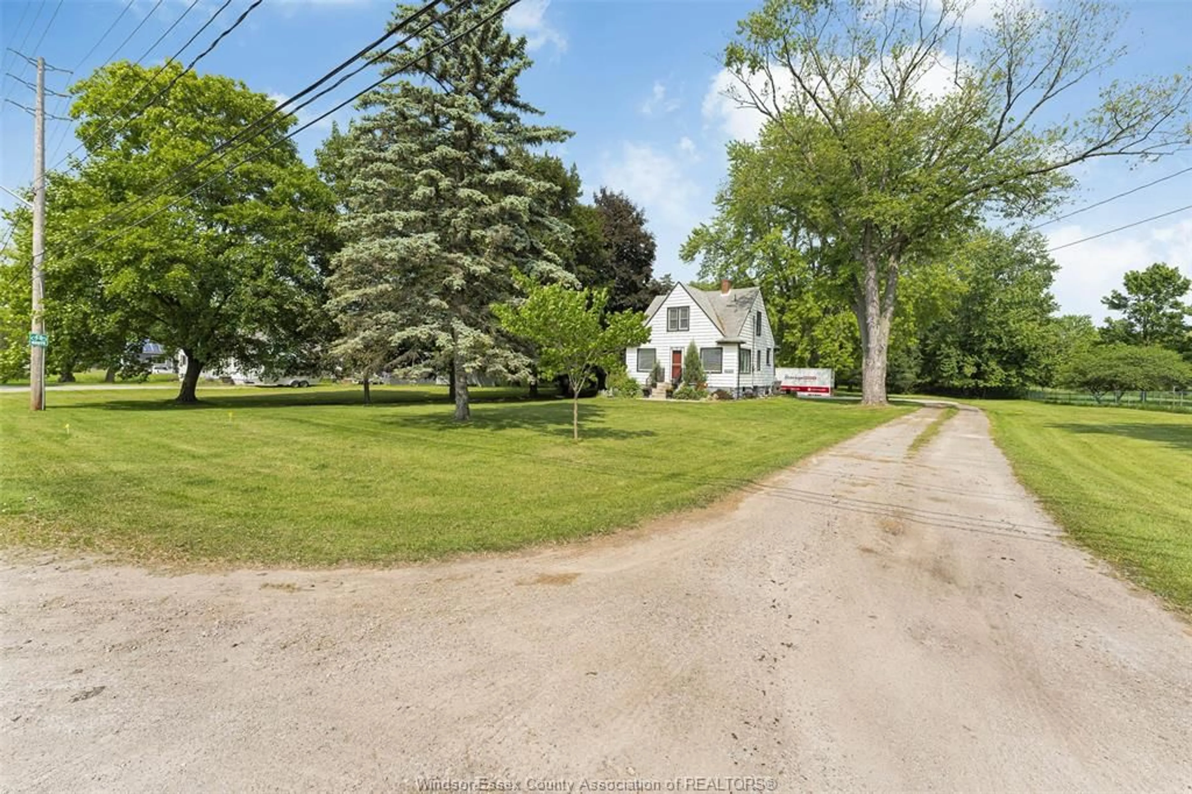 A pic from outside/outdoor area/front of a property/back of a property/a pic from drone, street for 5411 MALDEN, Windsor Ontario N9E 3V8