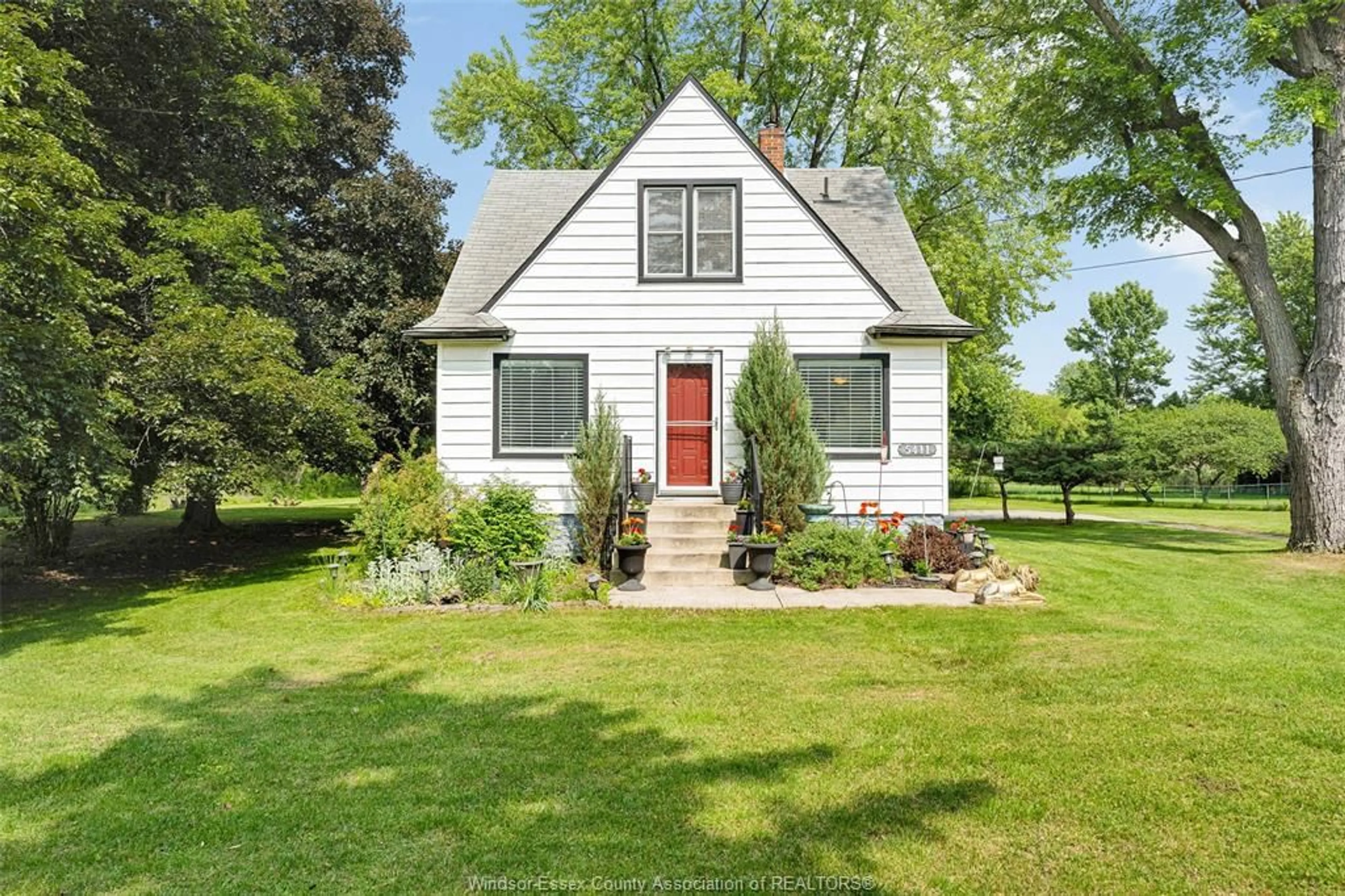 Home with vinyl exterior material, street for 5411 MALDEN, Windsor Ontario N9E 3V8