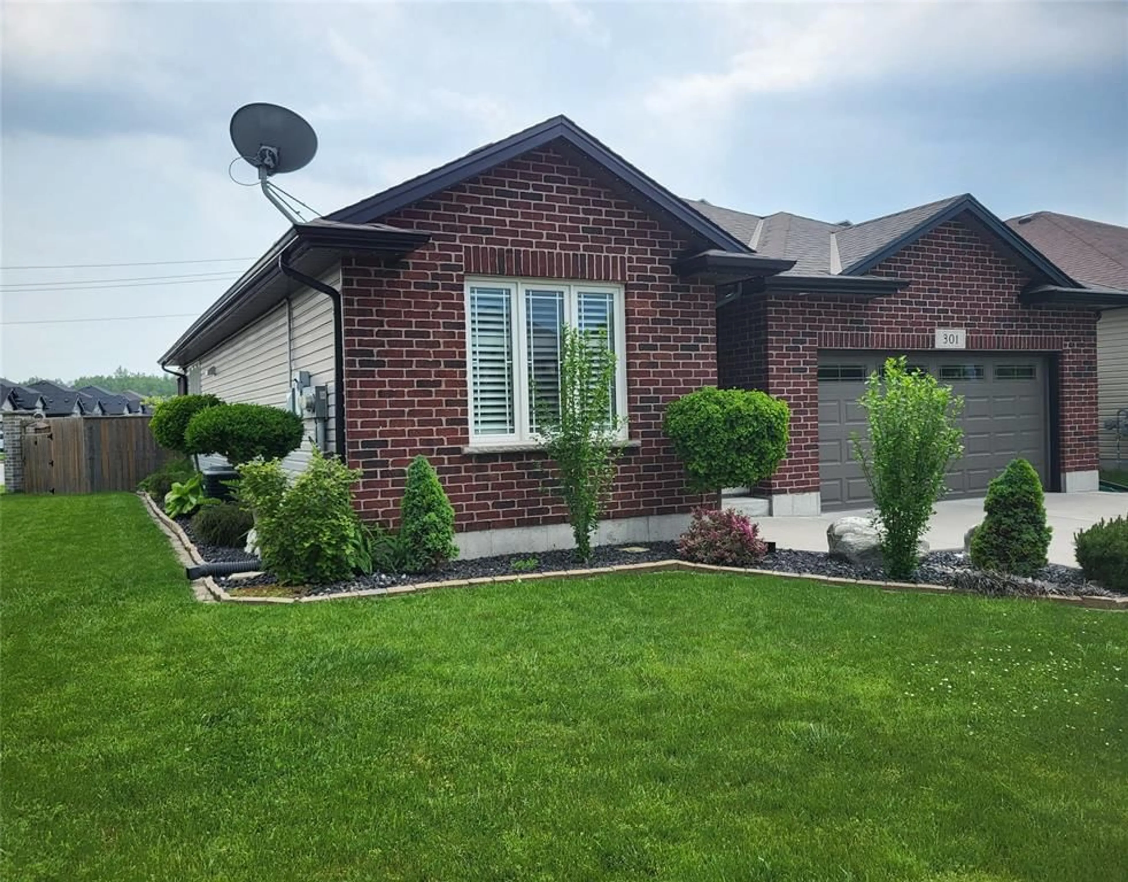 Home with brick exterior material, street for 301 Bluebird Crt, Sarnia Ontario N7S 0E3