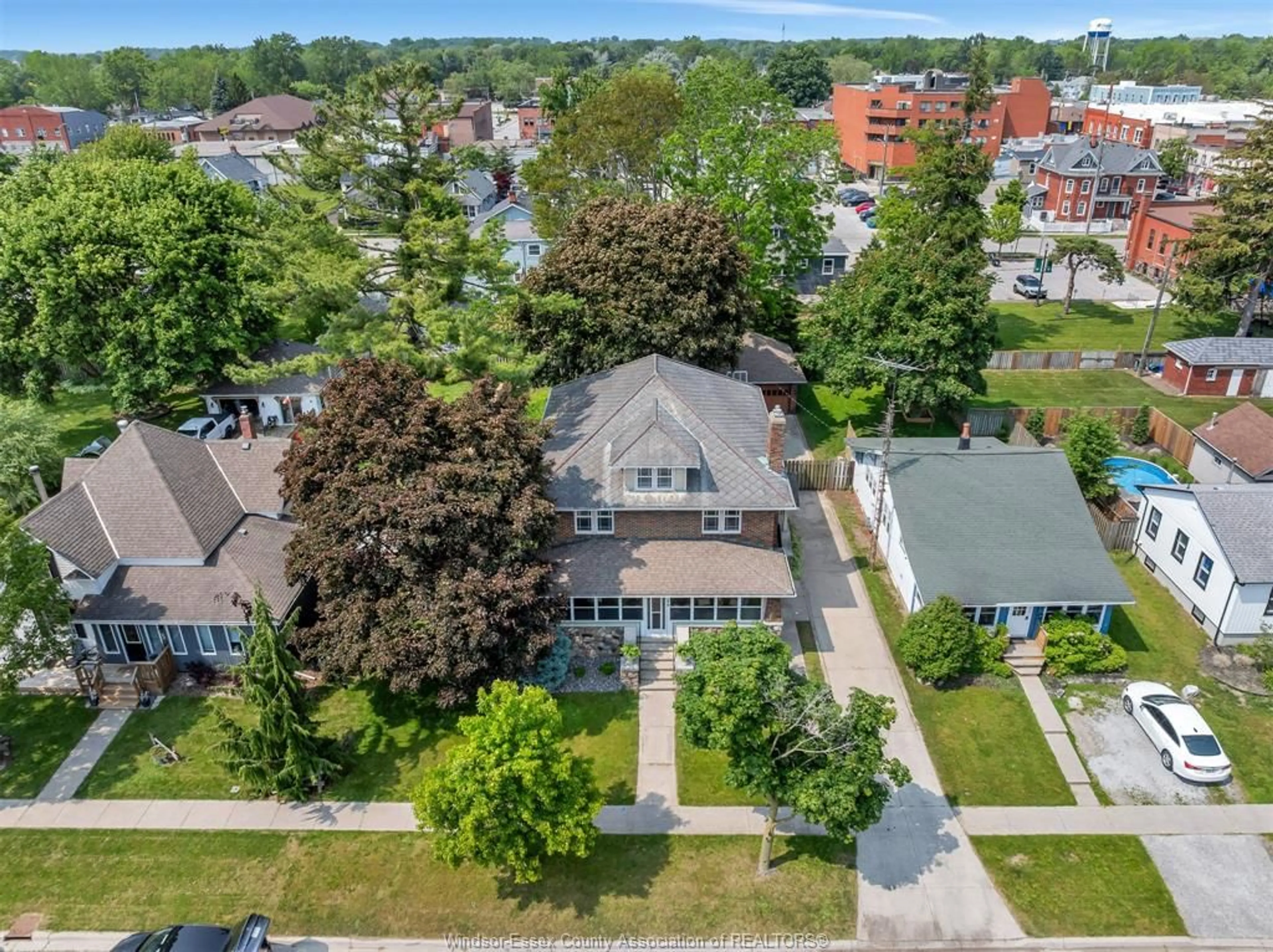 A pic from outside/outdoor area/front of a property/back of a property/a pic from drone, street for 20 MILL St, Kingsville Ontario N9Y 1V9