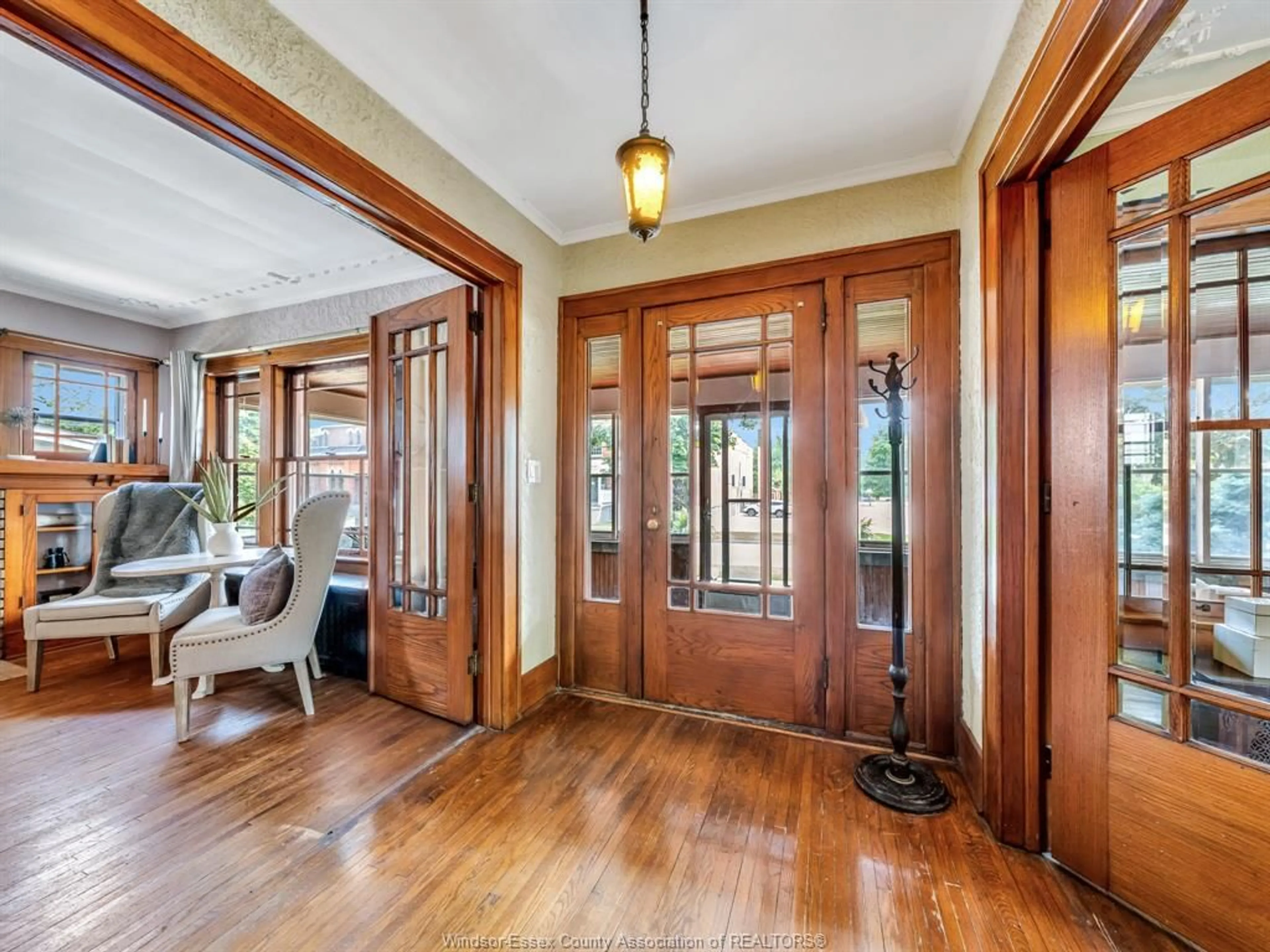 Indoor foyer for 20 MILL St, Kingsville Ontario N9Y 1V9