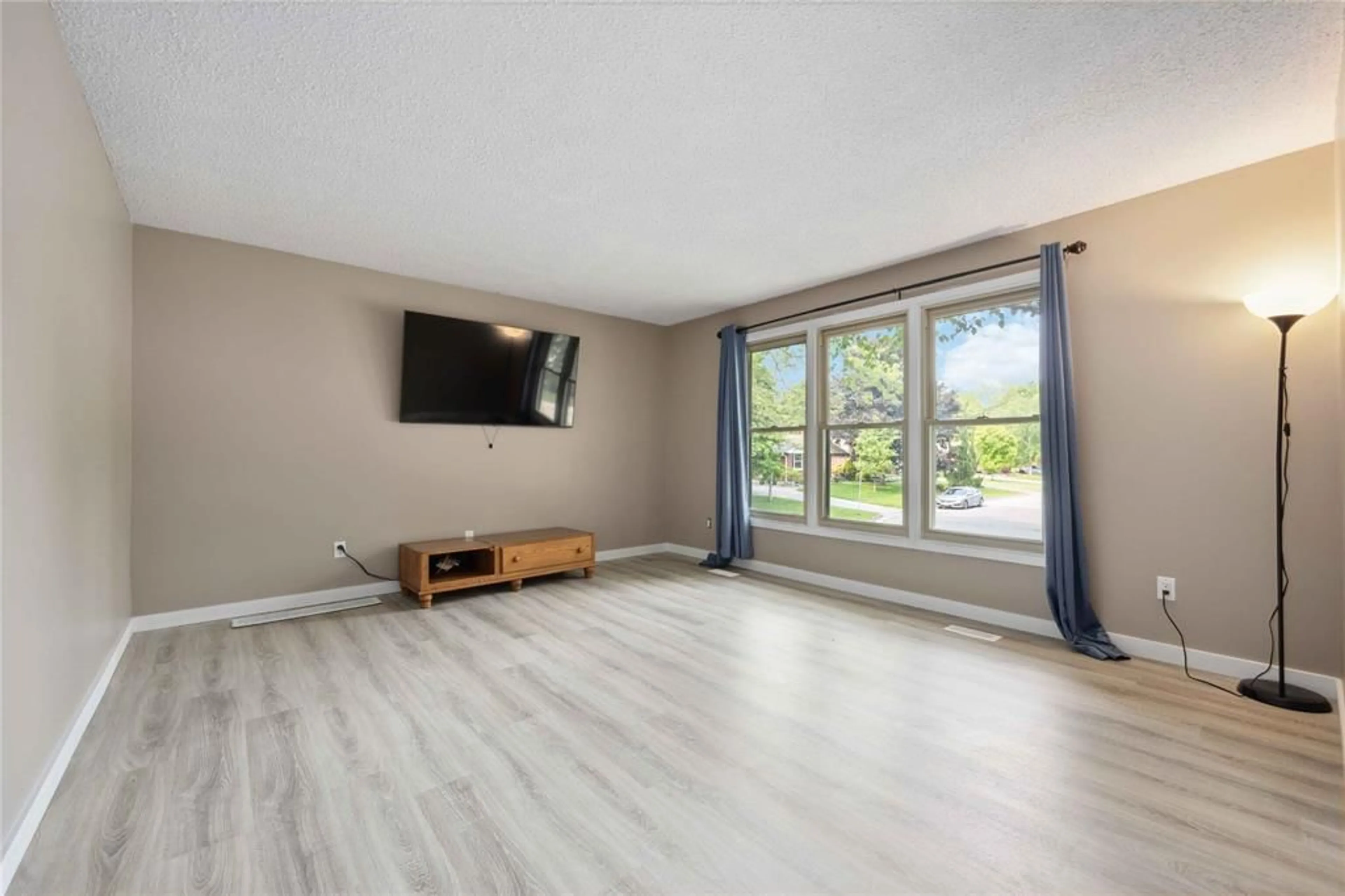 A pic of a room for 536 TOM St, Petrolia Ontario N0N 1R0