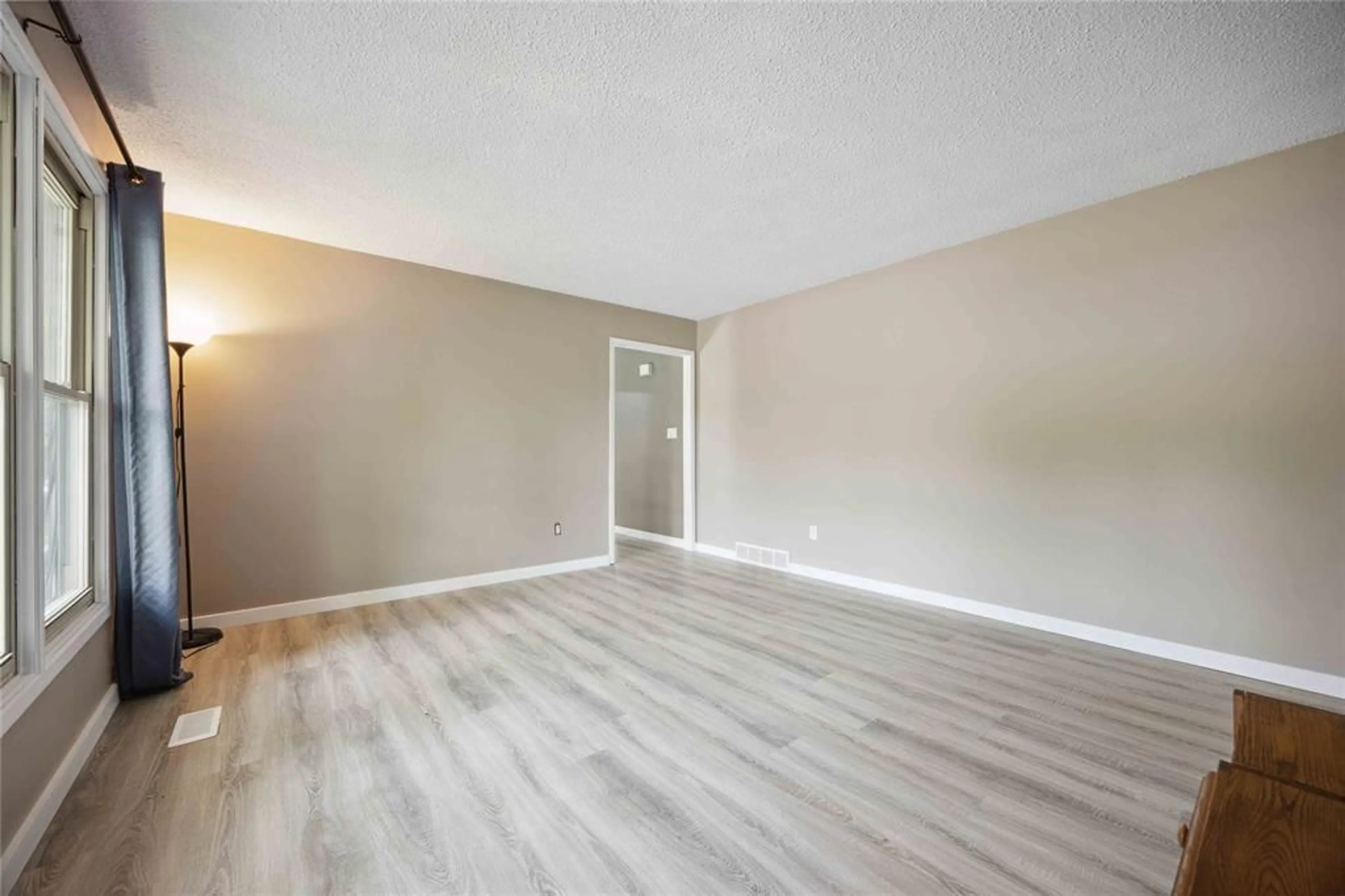 A pic of a room for 536 TOM St, Petrolia Ontario N0N 1R0
