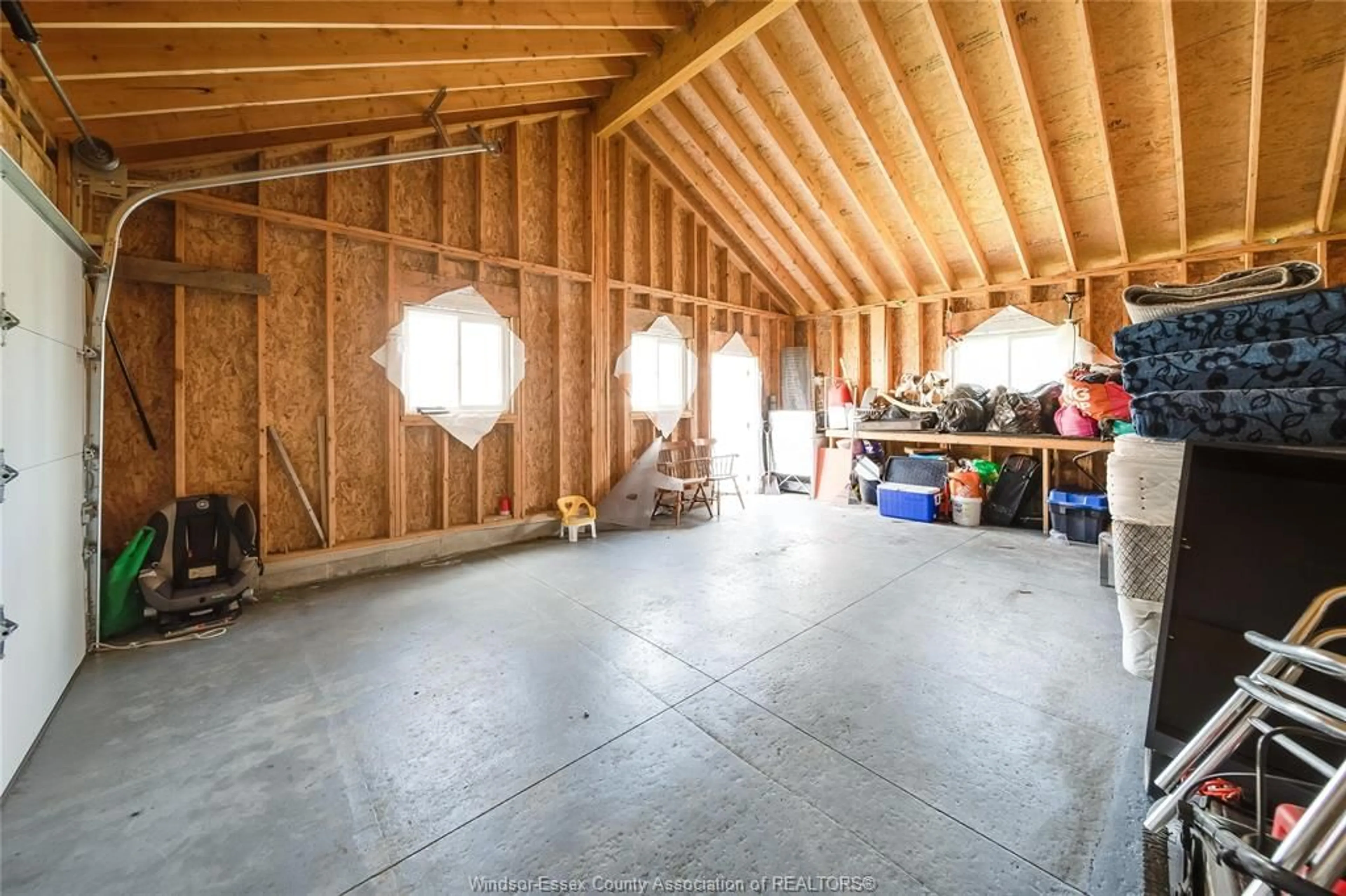 Indoor garage for 1060 LANGLOIS, Windsor Ontario N9A 2H5