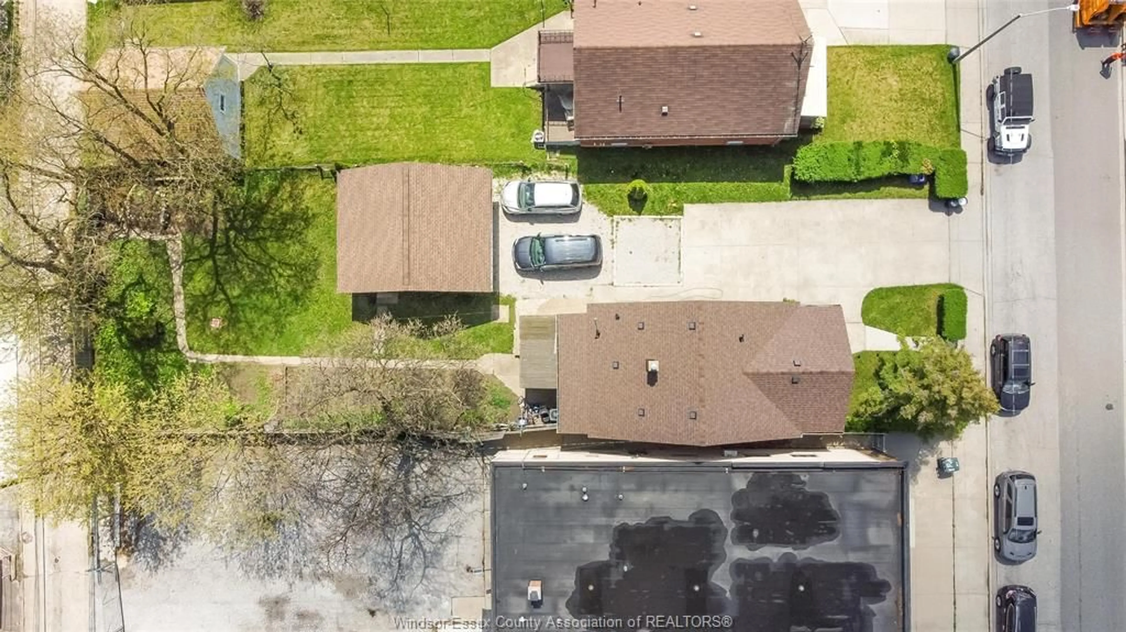 A pic from outside/outdoor area/front of a property/back of a property/a pic from drone, street for 1060 LANGLOIS, Windsor Ontario N9A 2H5
