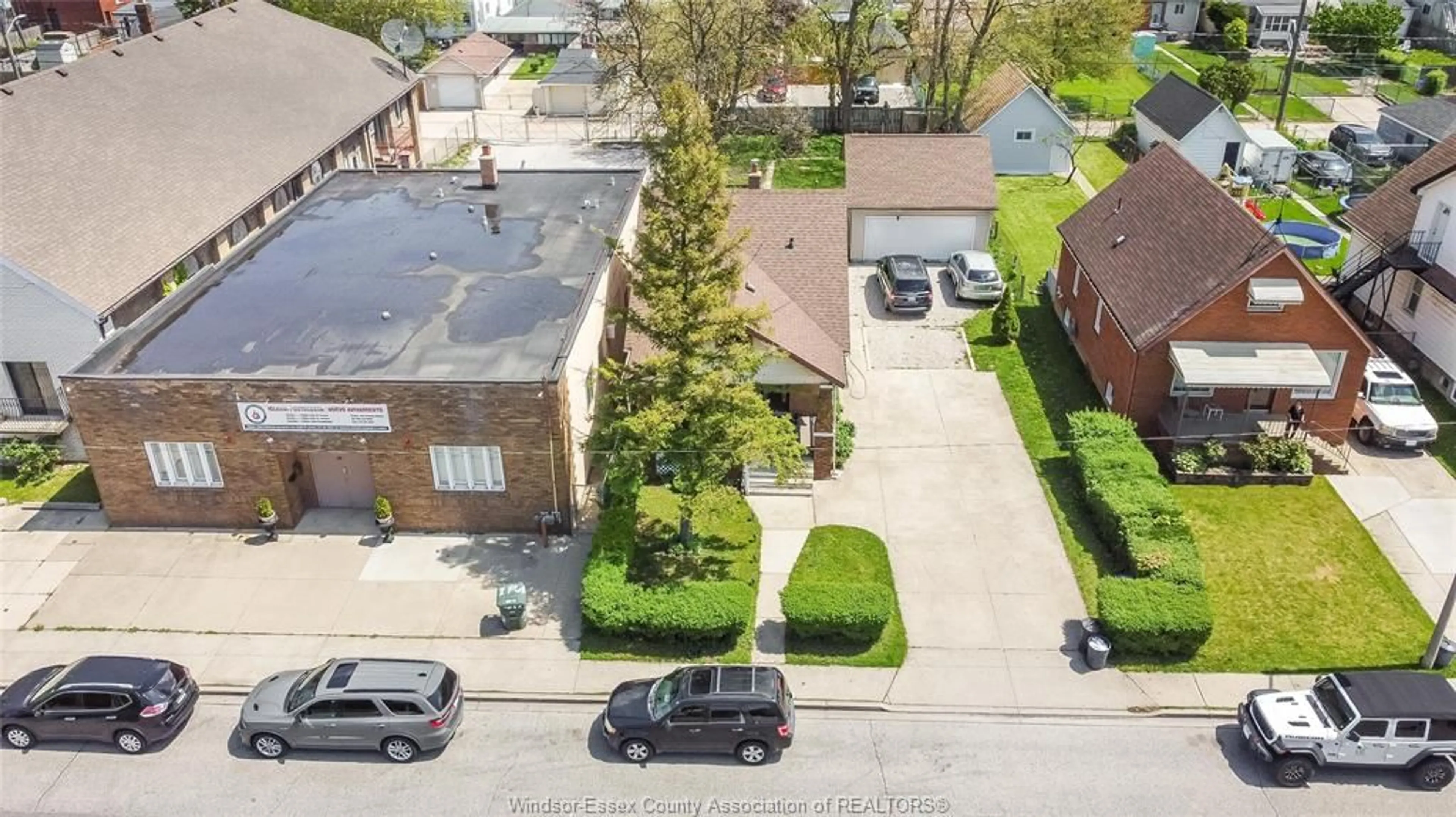 A pic from outside/outdoor area/front of a property/back of a property/a pic from drone, street for 1060 LANGLOIS, Windsor Ontario N9A 2H5