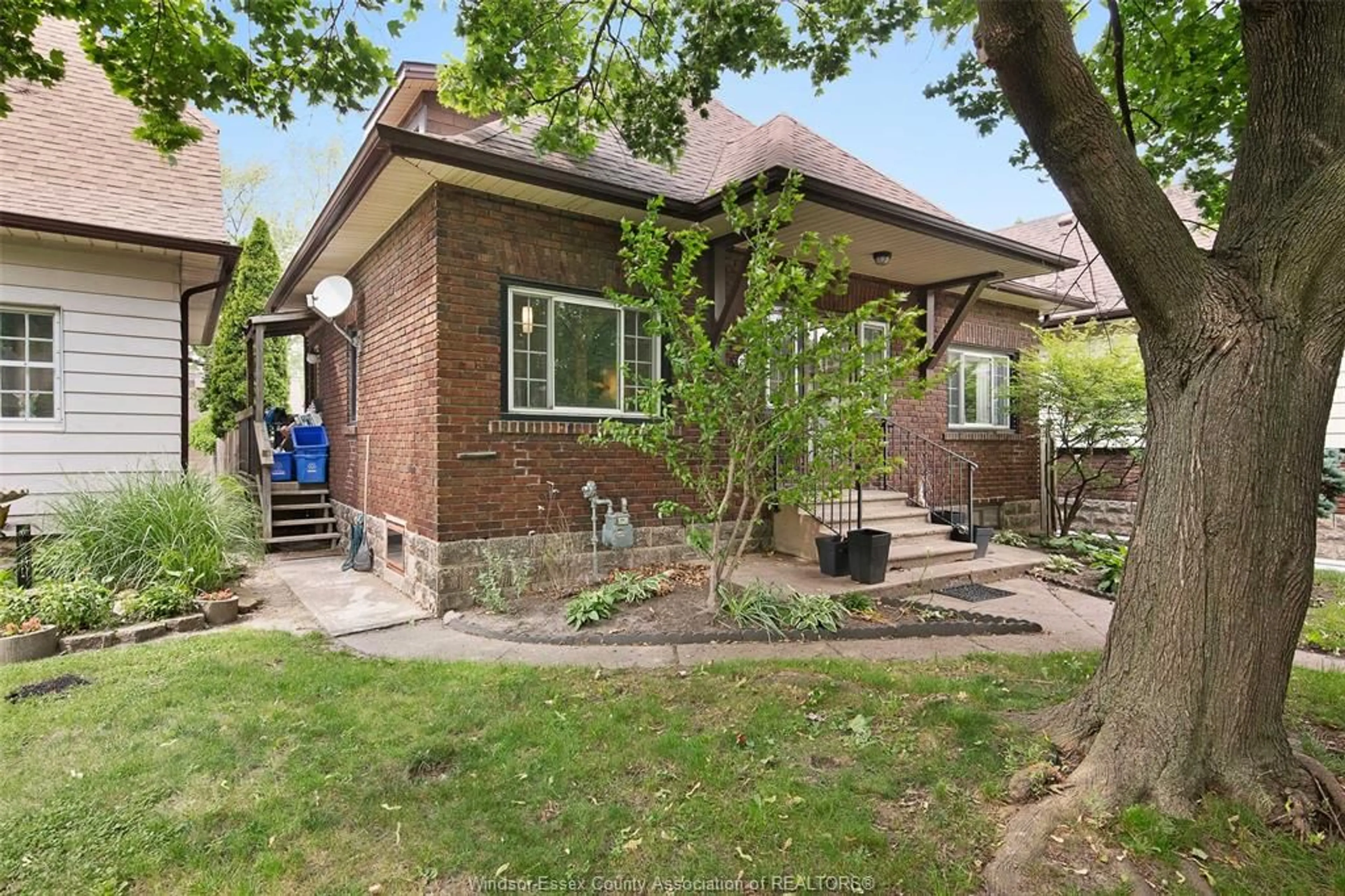 Home with brick exterior material, street for 2050 IROQUOIS, Windsor Ontario N8Y 1S2