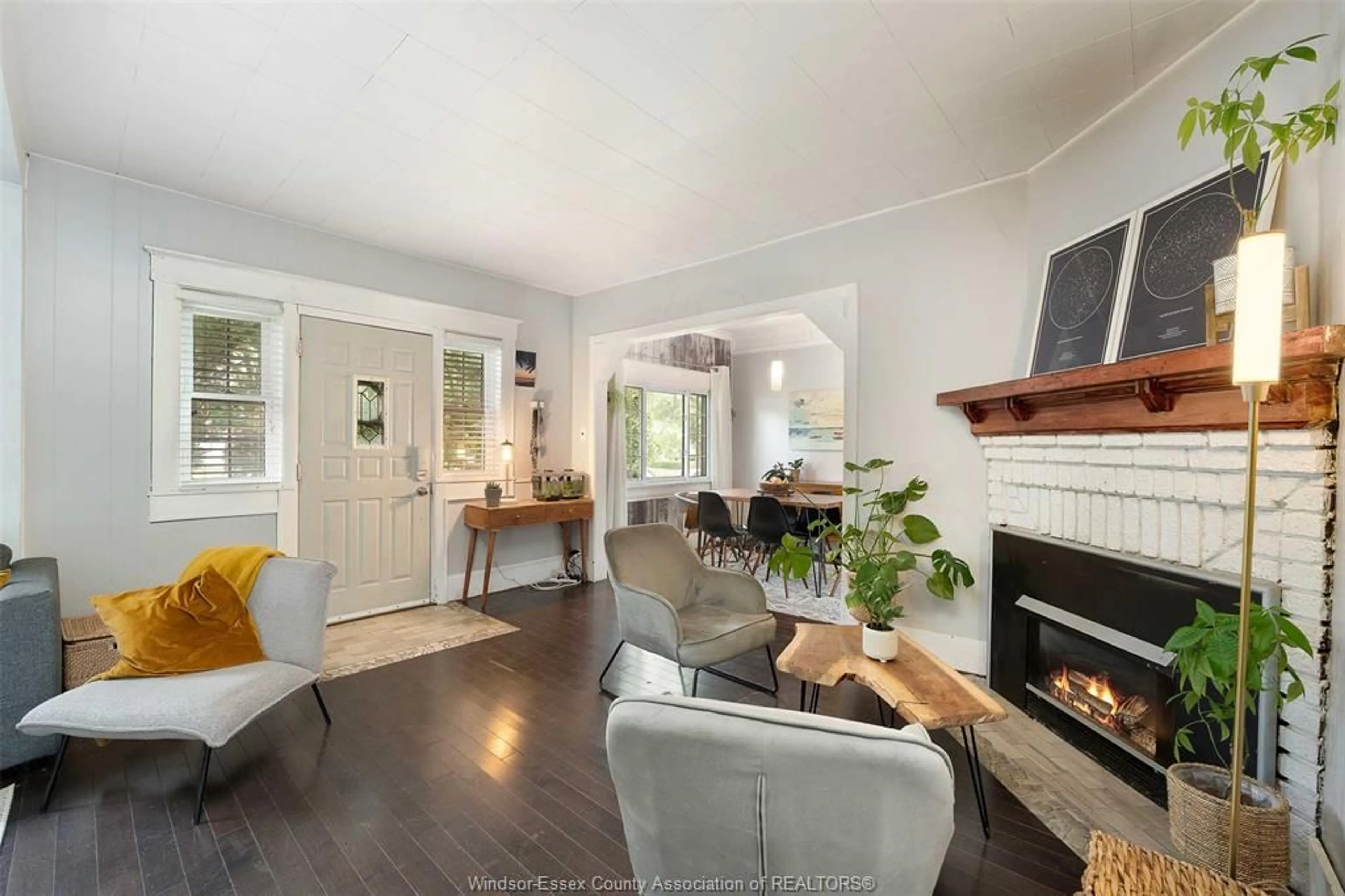Living room with furniture, wood/laminate floor for 2050 IROQUOIS, Windsor Ontario N8Y 1S2