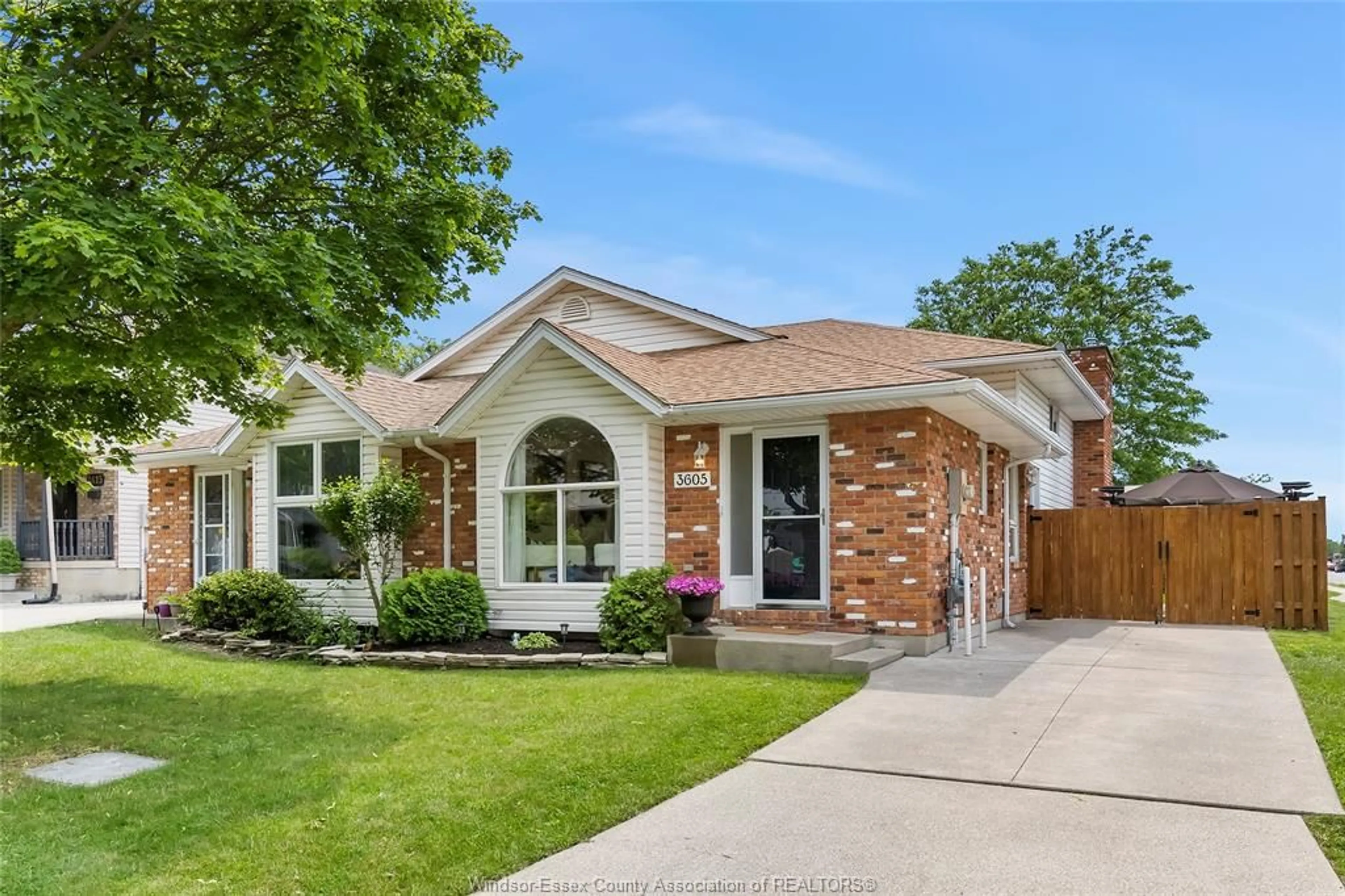 Home with brick exterior material, street for 3605 STEPHANIE Crt, Windsor Ontario N8W 5G5