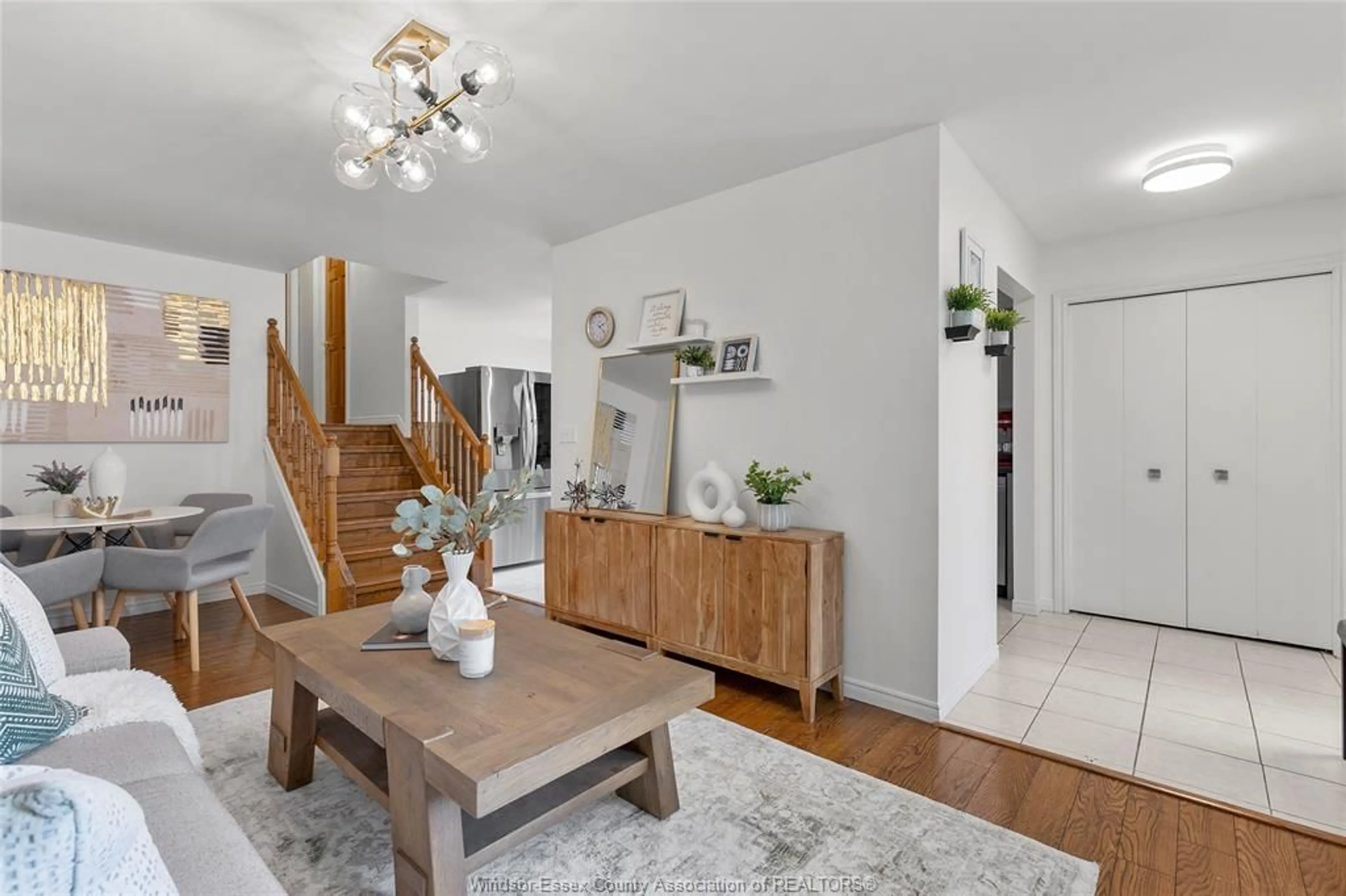 Indoor entryway for 3605 STEPHANIE Crt, Windsor Ontario N8W 5G5