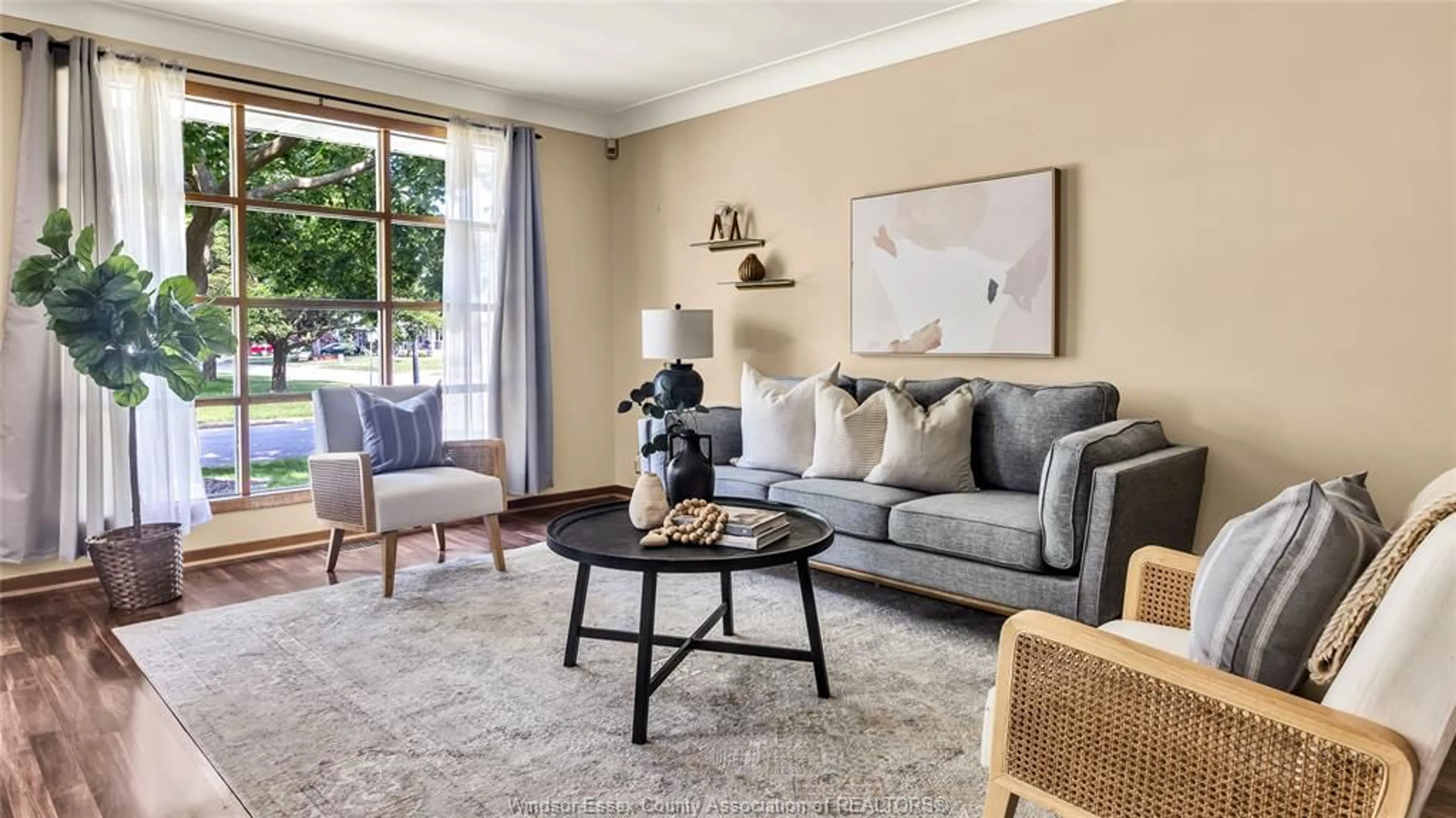Living room with furniture, carpet floor for 1149 GARDEN Crt, Windsor Ontario N8S 2S1