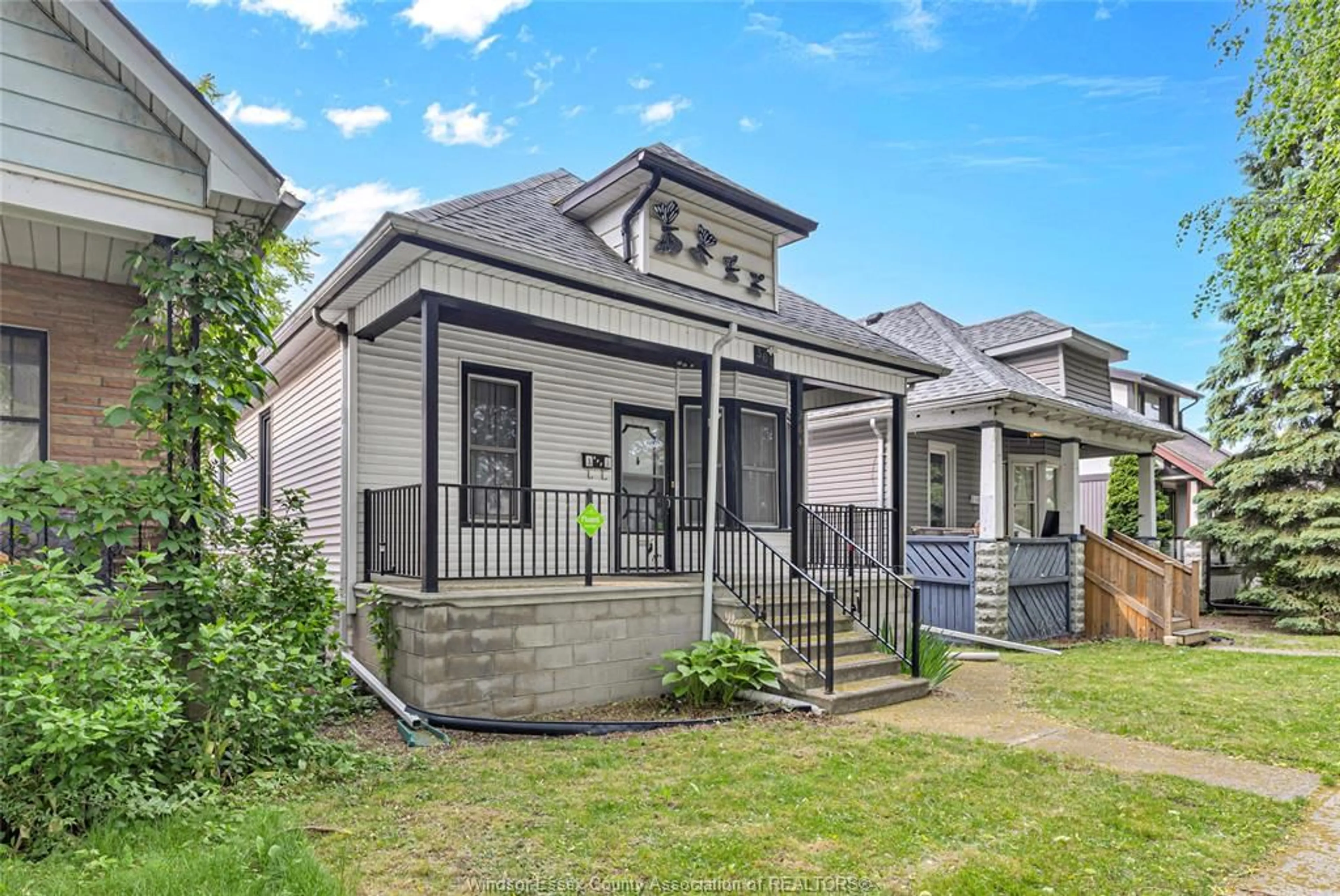 Home with brick exterior material, street for 364 CLINTON, Windsor Ontario N8X 1A6