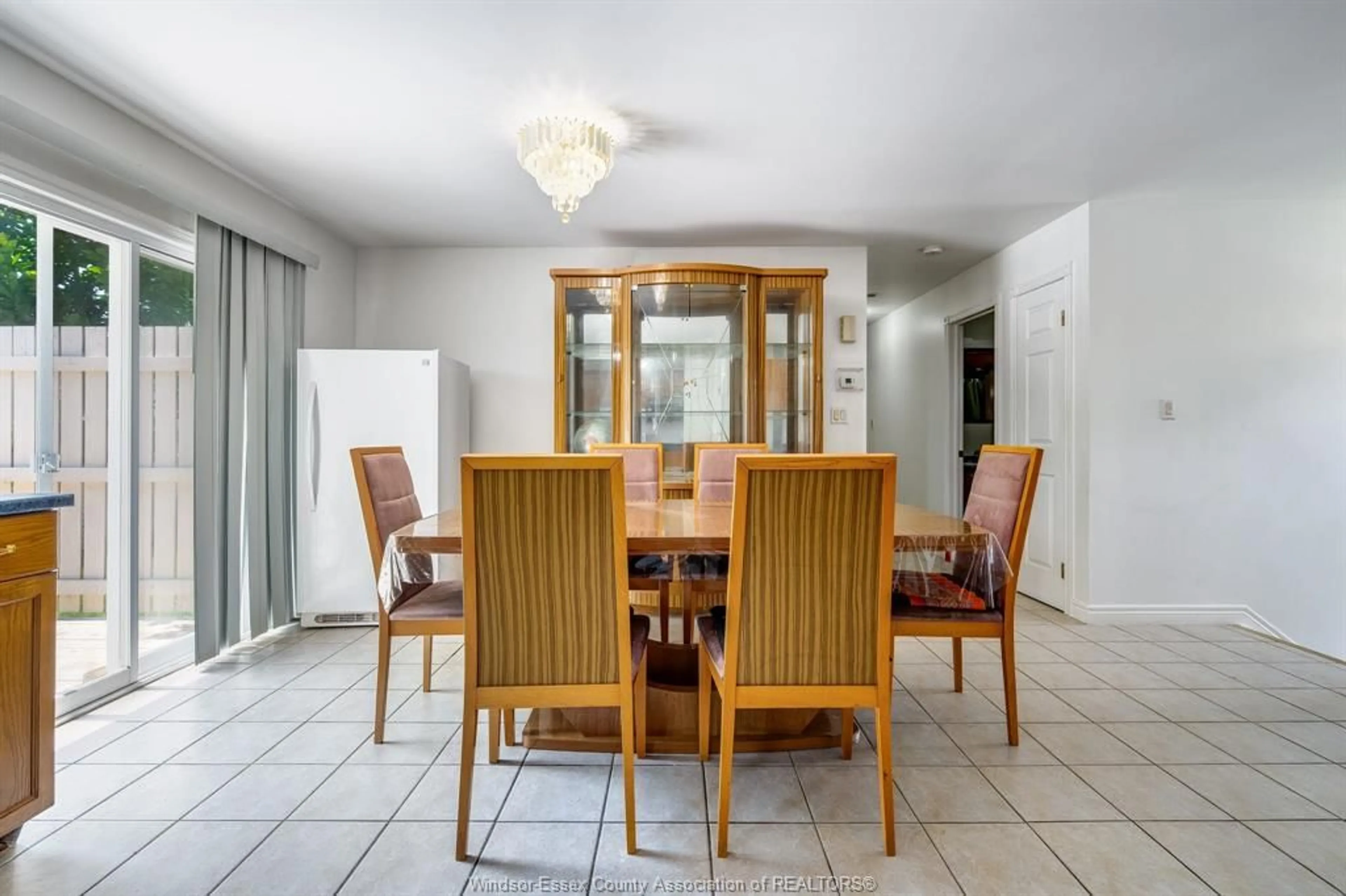 Dining room, ceramic/tile floor for 166 STURGEON MEADOWS, Leamington Ontario N8H 5M7
