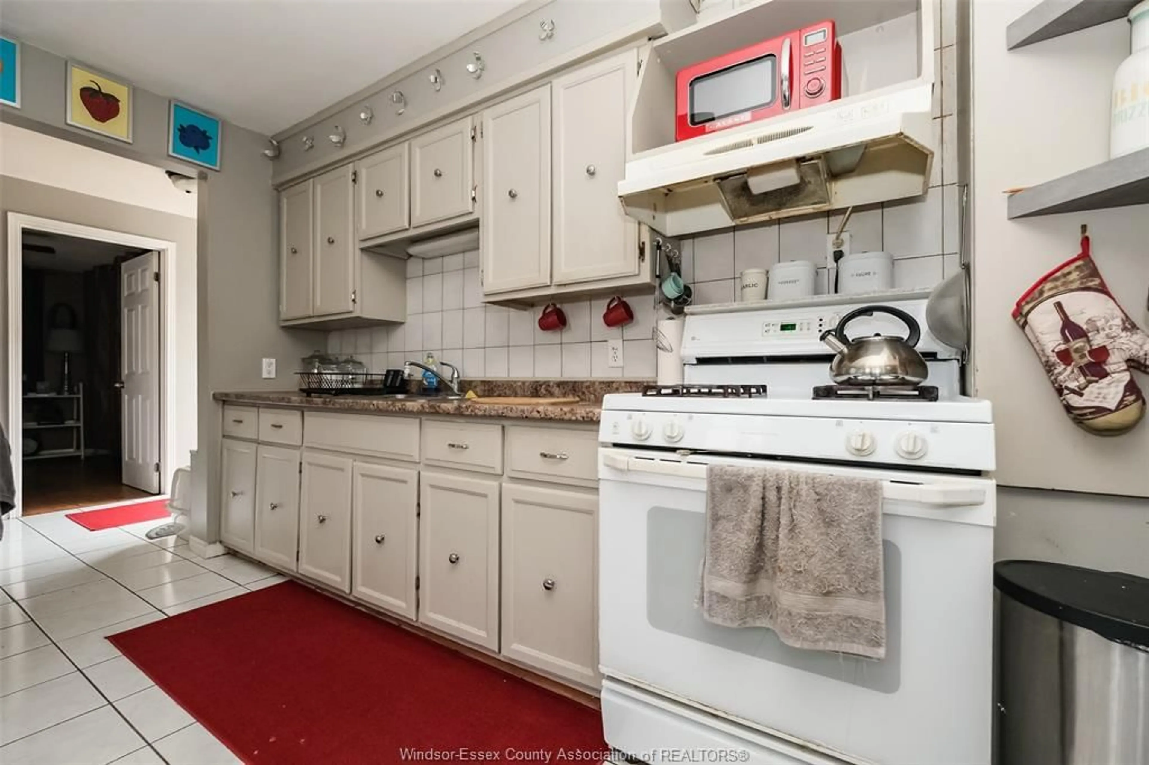 Standard kitchen, unknown for 1045 FELIX Ave, Windsor Ontario N9C 3L4