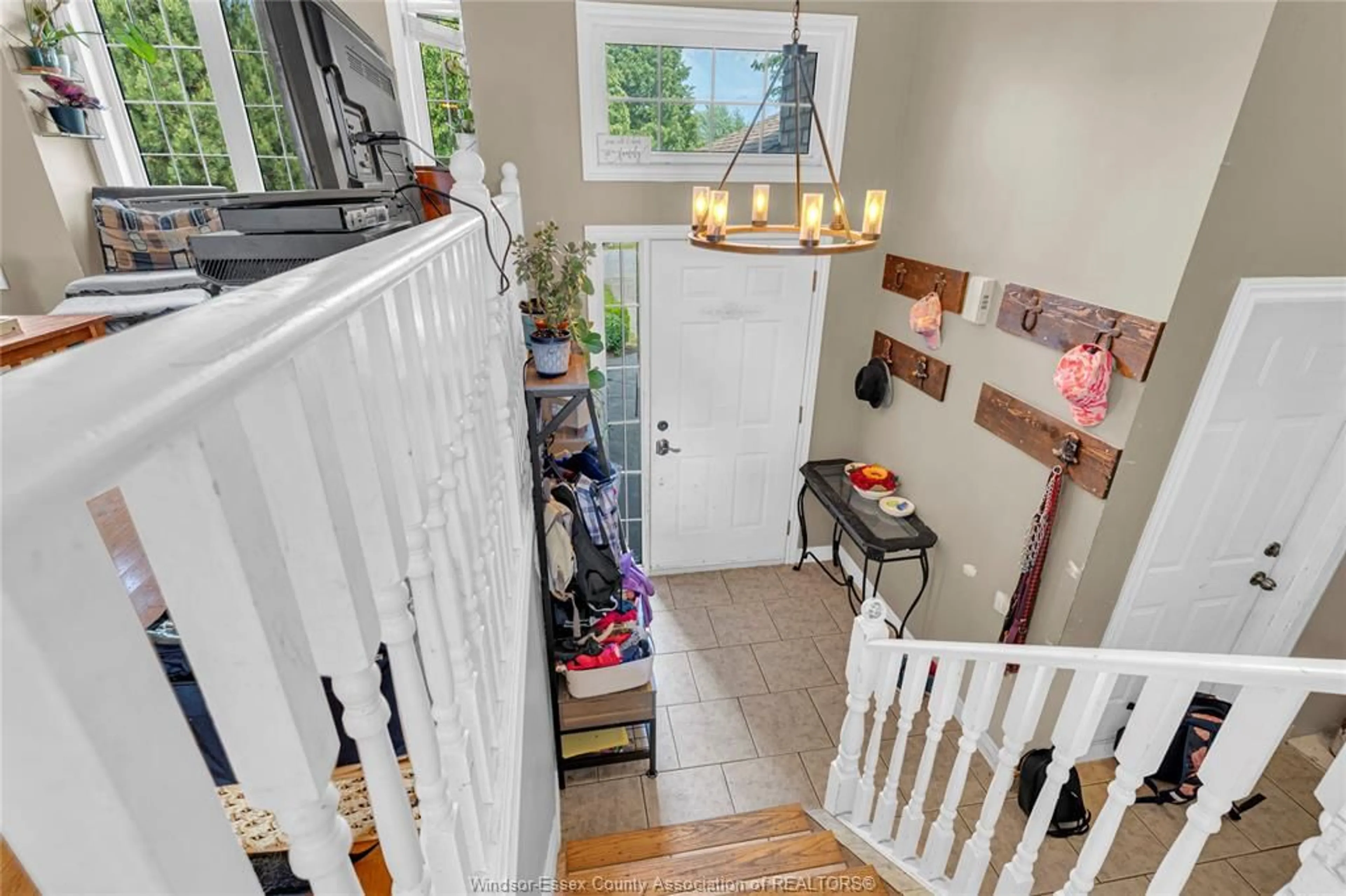 Indoor entryway for 322 MAPLE Ave, Harrow Ontario N0R 1G0