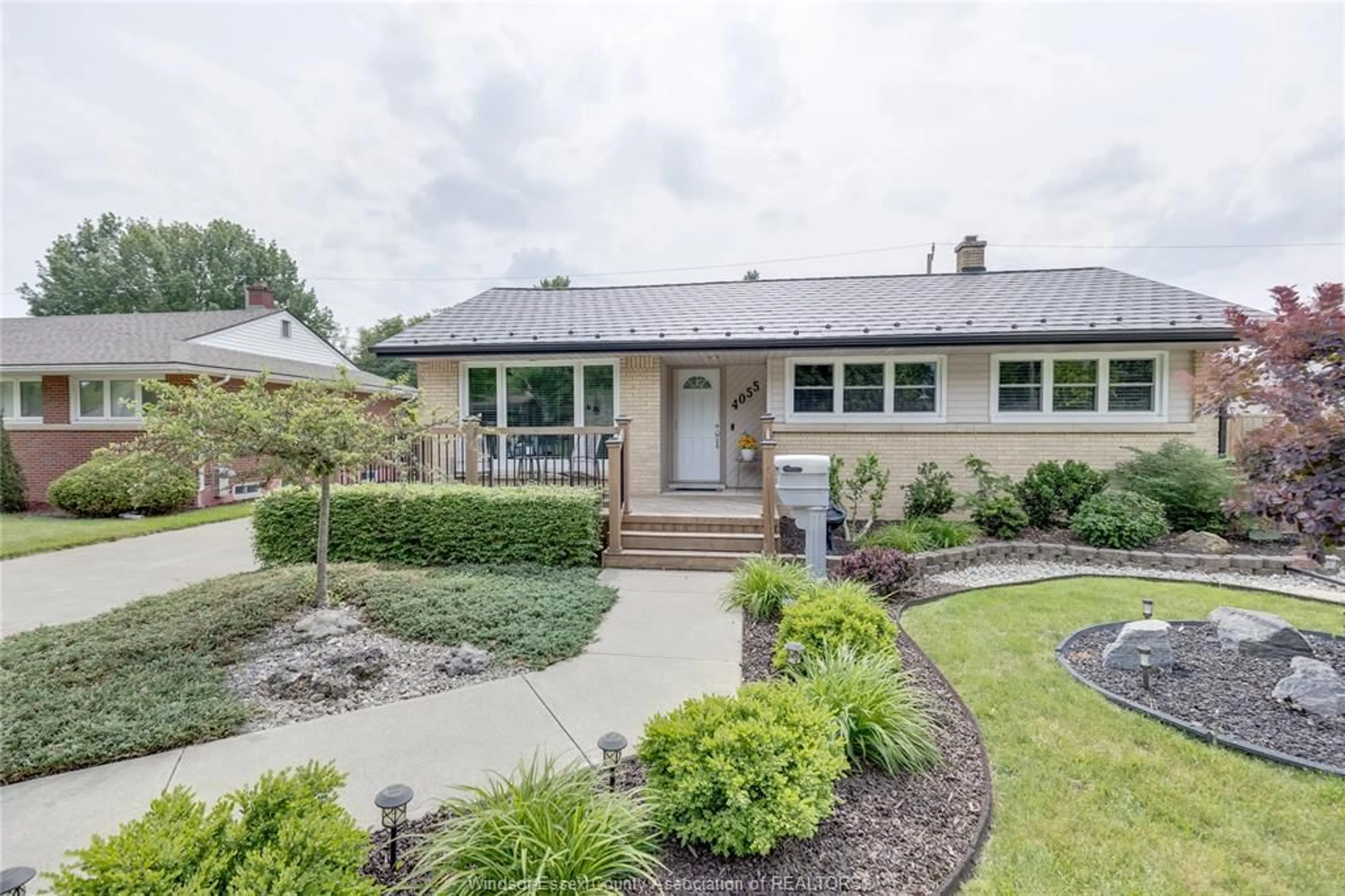 Home with brick exterior material, street for 4055 MOUNT ROYAL, Windsor Ontario N9G 2C1