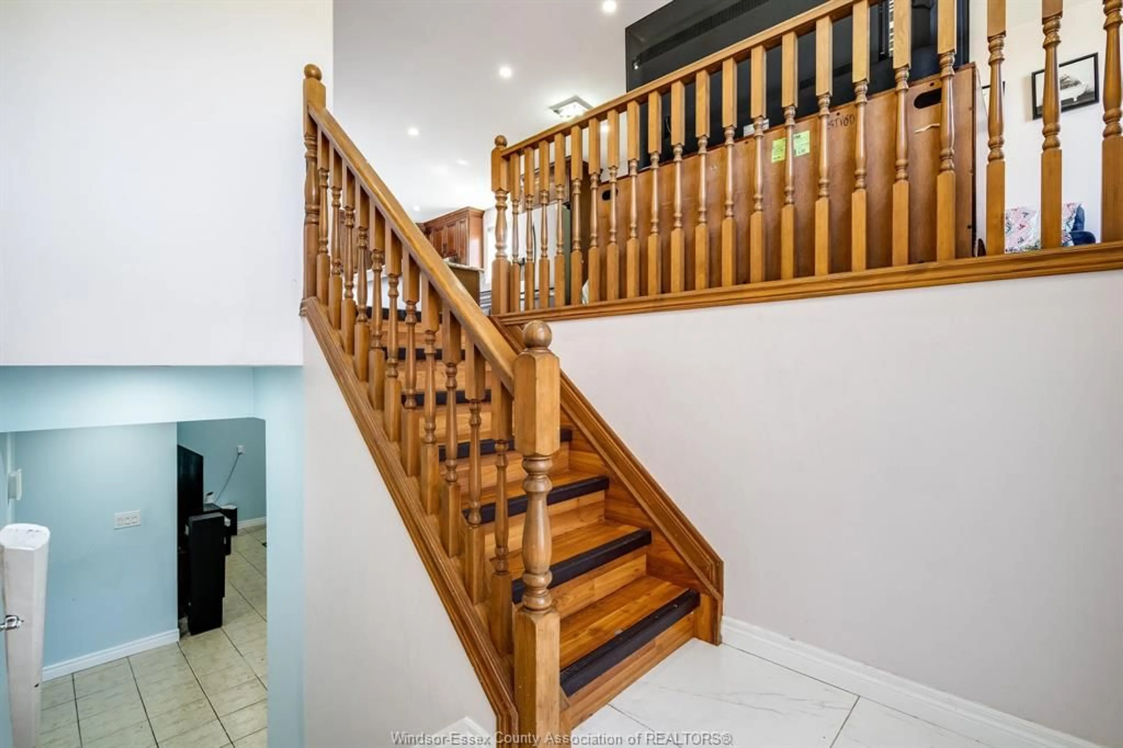Stairs for 4477 SPAGO Cres, Windsor Ontario N9G 2Z6