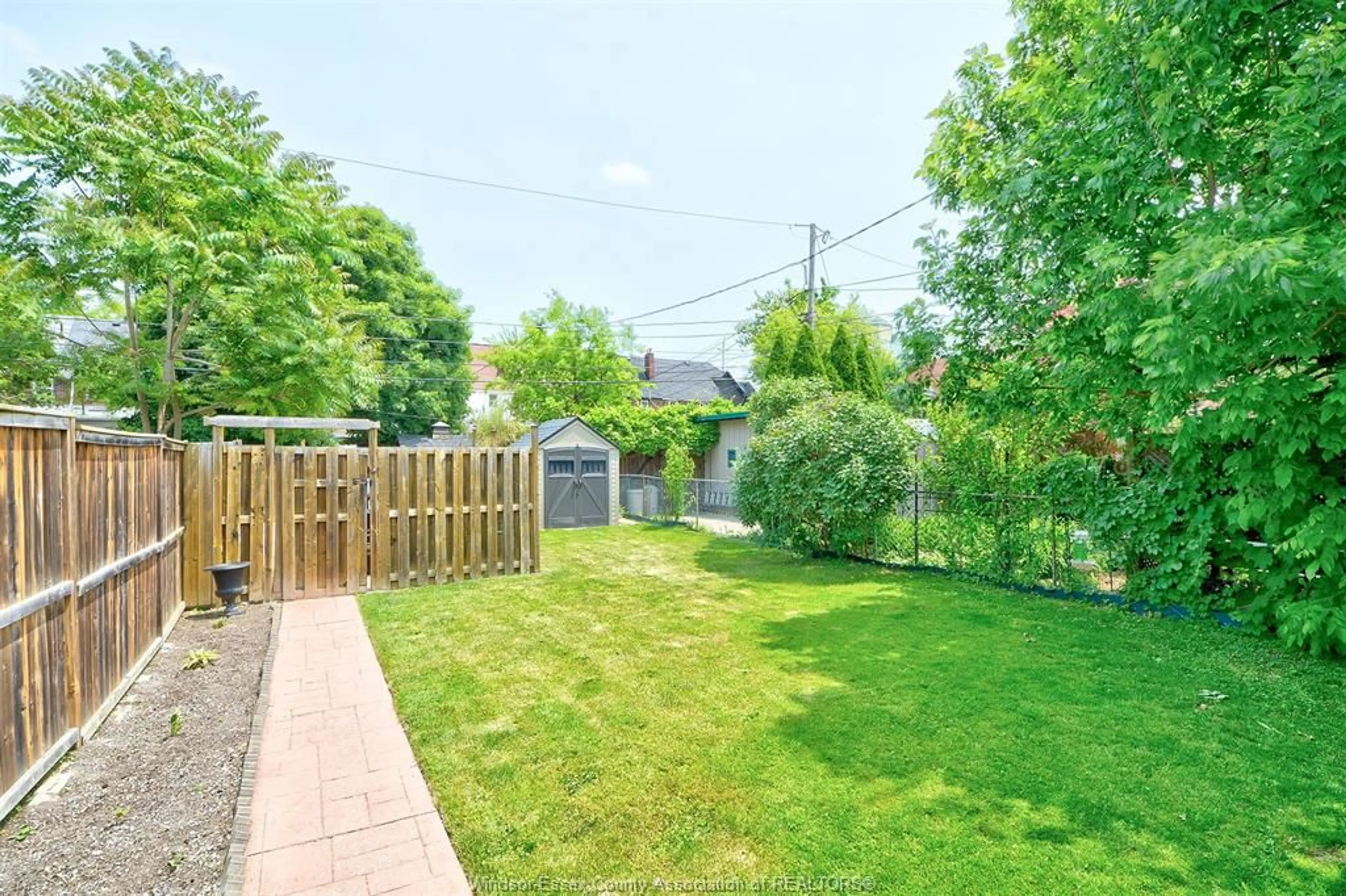 A pic from outside/outdoor area/front of a property/back of a property/a pic from drone, street for 1284 ARGYLE Rd, Windsor Ontario N8K 3K4