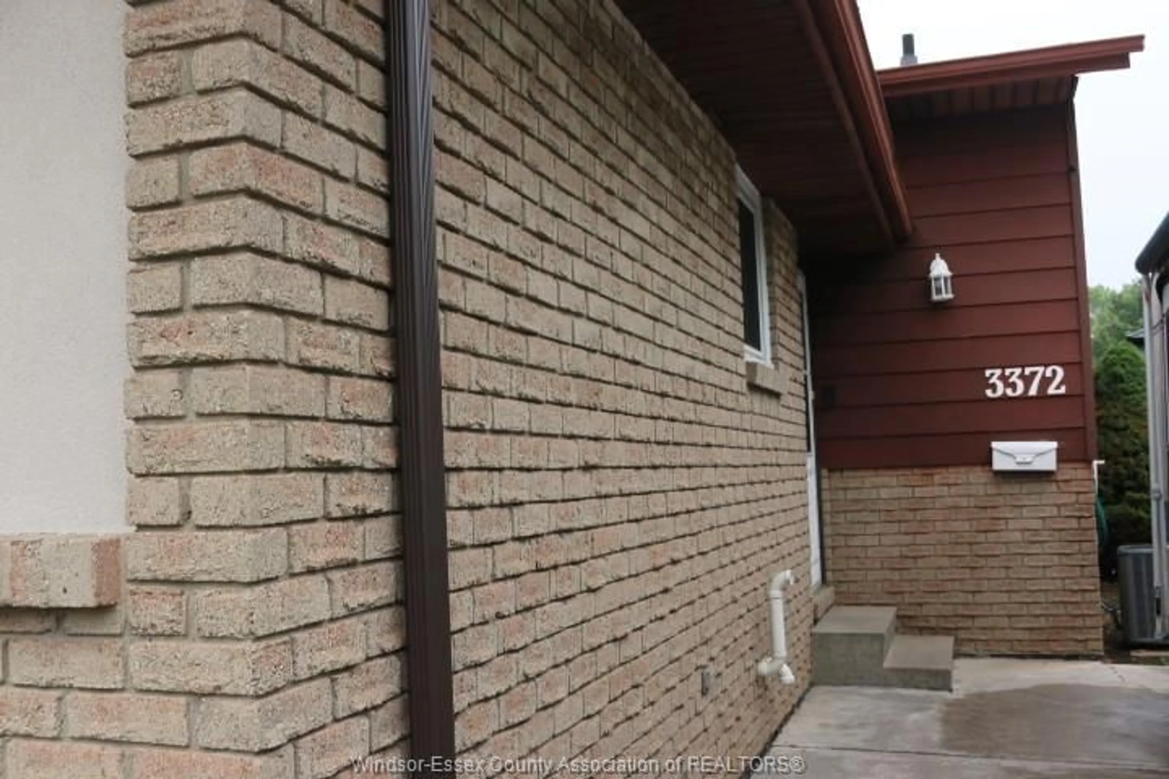 Home with brick exterior material, street for 3372 HEMLOCK, Windsor Ontario N8R 1Z9