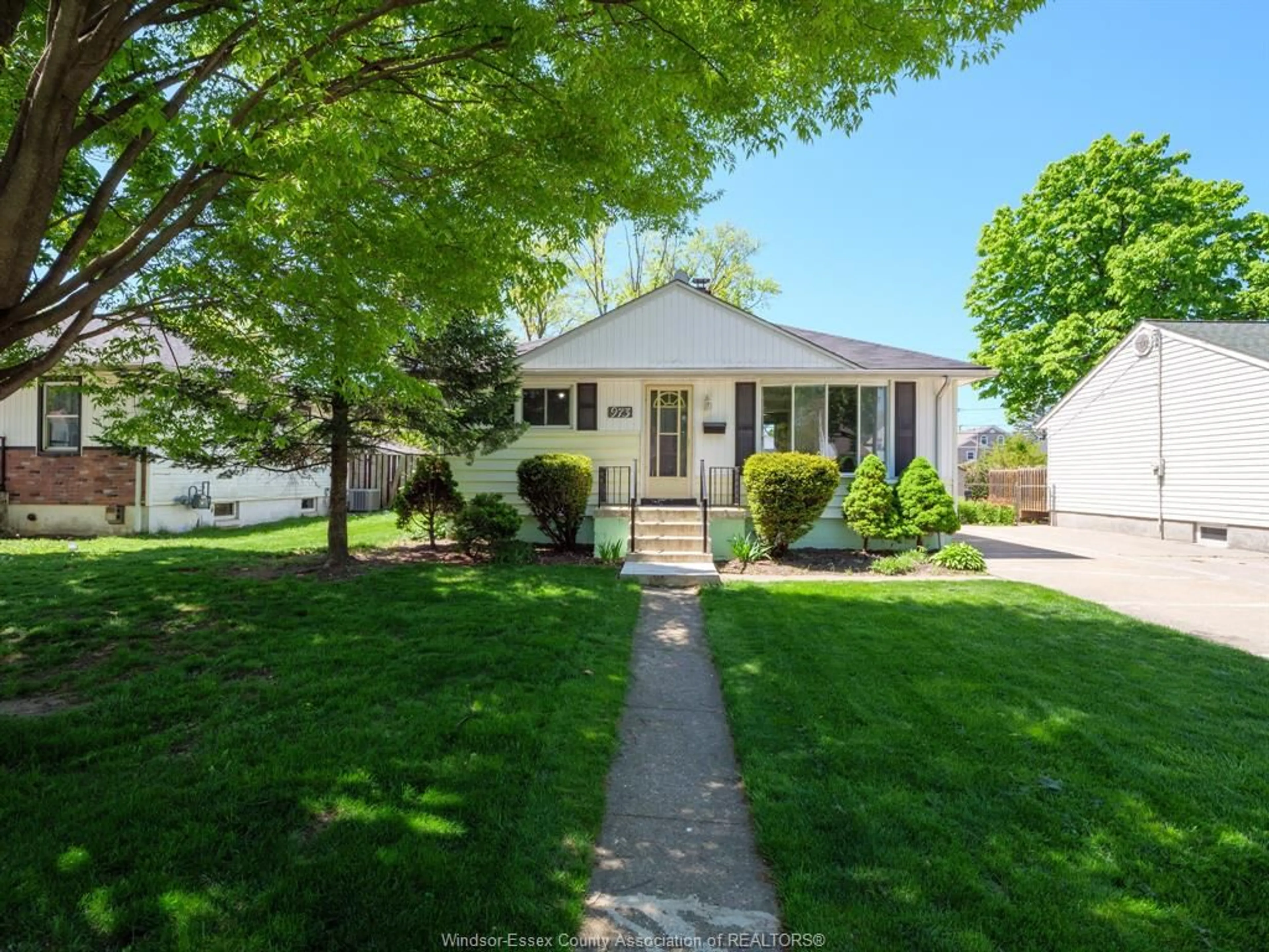 Home with vinyl exterior material, street for 973 ASKIN, Windsor Ontario N9B 2X6
