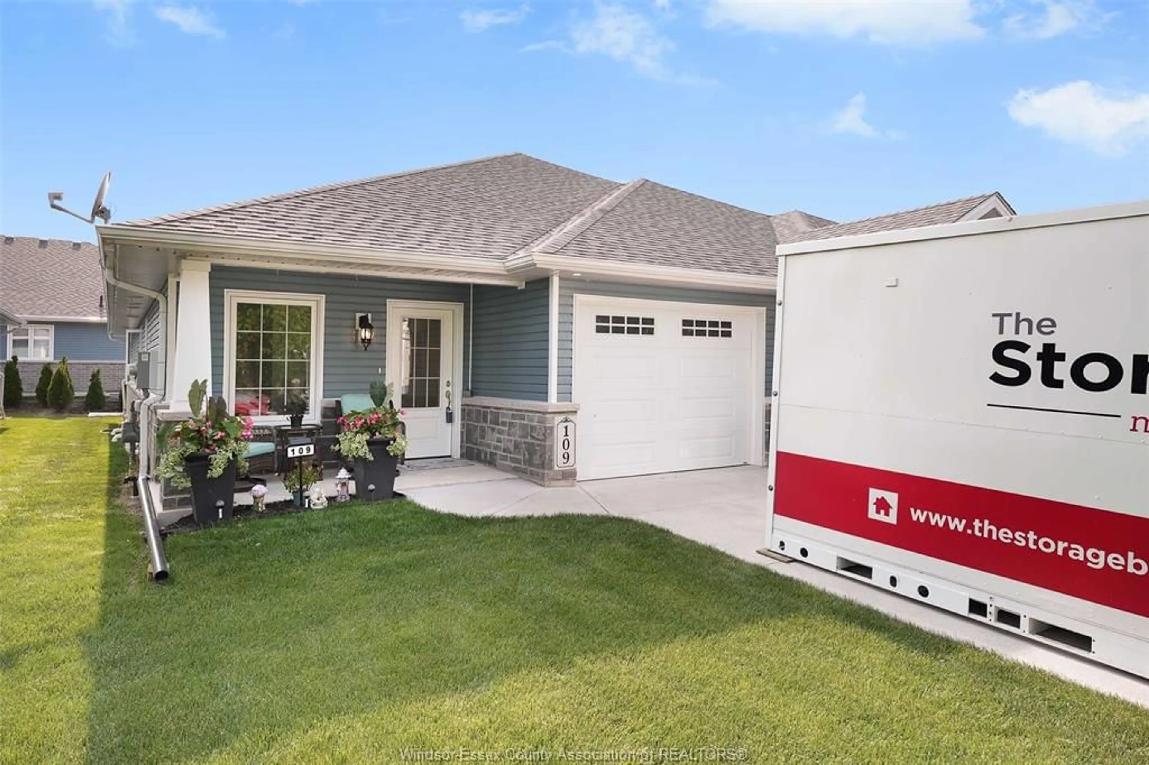 Home with vinyl exterior material, street for 109 ARTHUR St, Harrow Ontario N0R 1G0