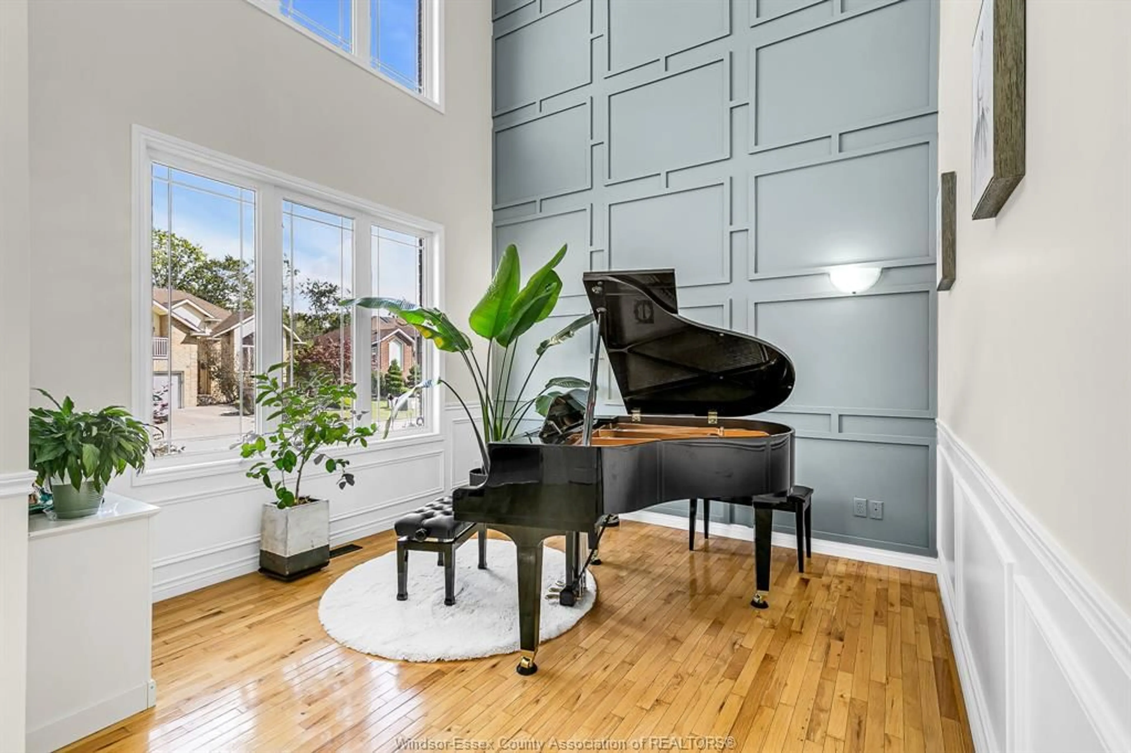 Indoor entryway for 3741 INGLEWOOD Ave, Windsor Ontario N9E 4P4