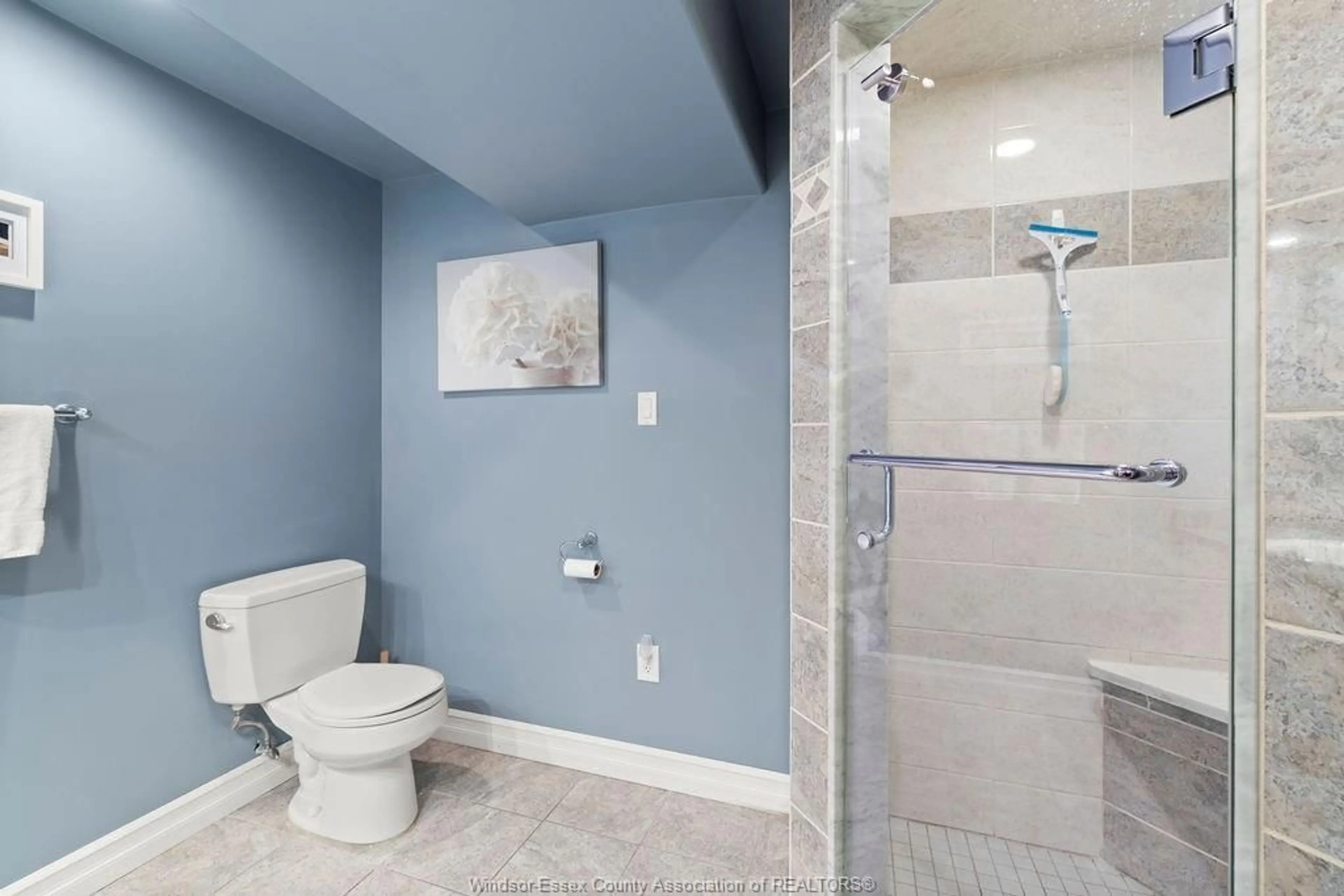 Standard bathroom, ceramic/tile floor for 820 REVLAND Dr, Tecumseh Ontario N8N 5B2