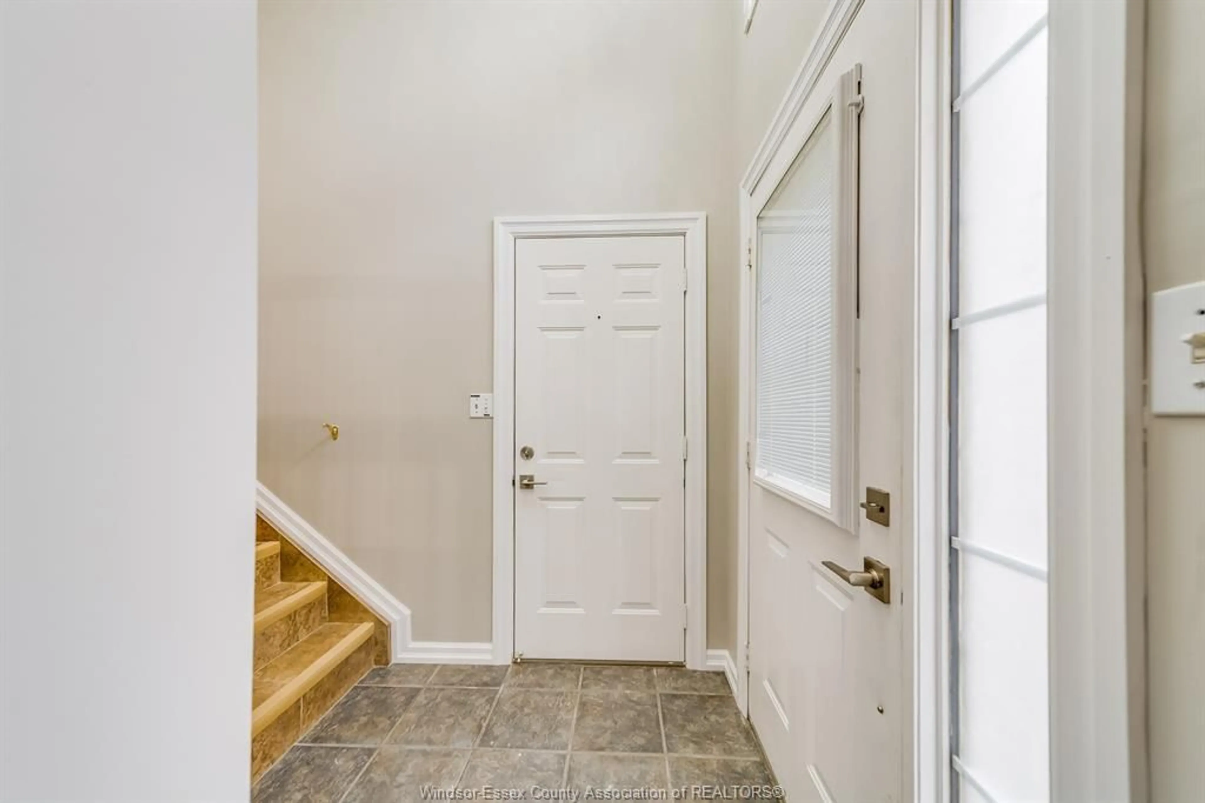 Indoor entryway for 253 FIELDS, LaSalle Ontario N9J 3S3