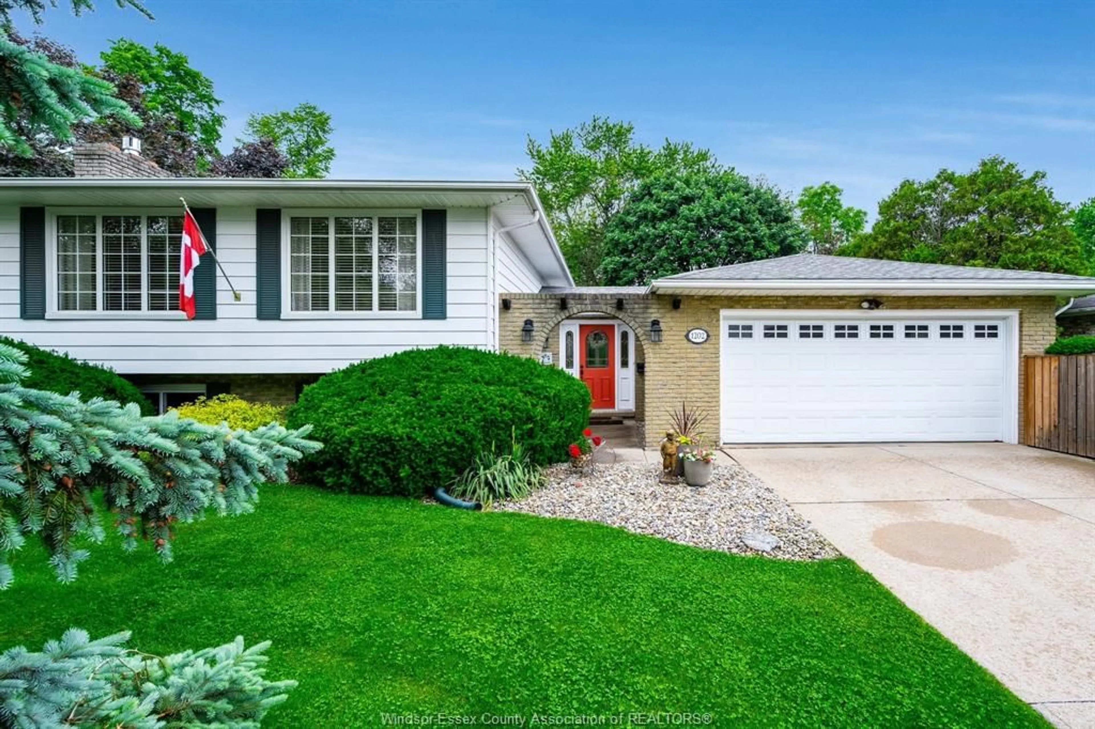 Home with vinyl exterior material, street for 1202 Nottingham, Kingsville Ontario N9Y 3K7