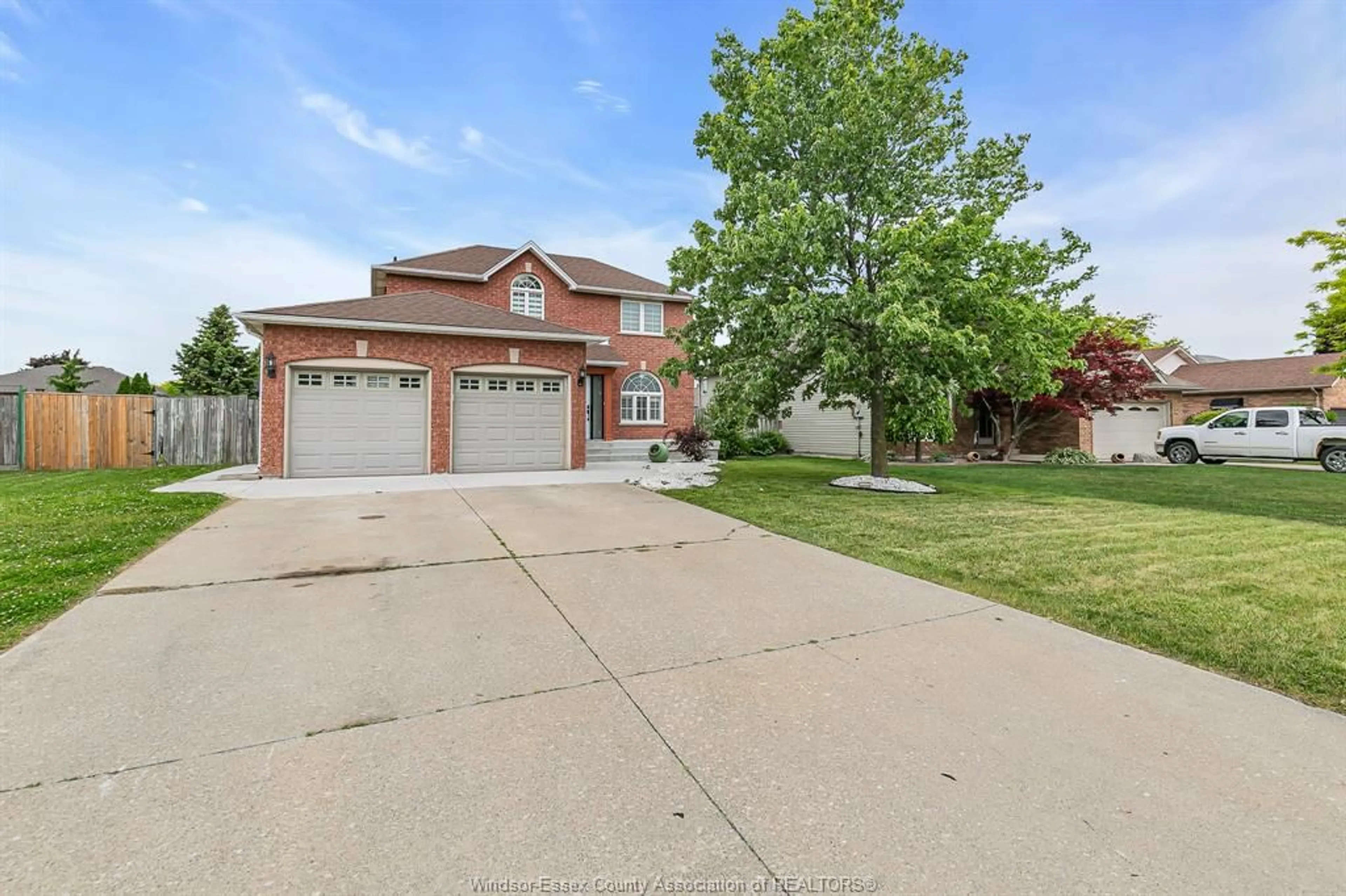 A pic from outside/outdoor area/front of a property/back of a property/a pic from drone, street for 12736 JACIE Crt, Tecumseh Ontario N8N 4W9