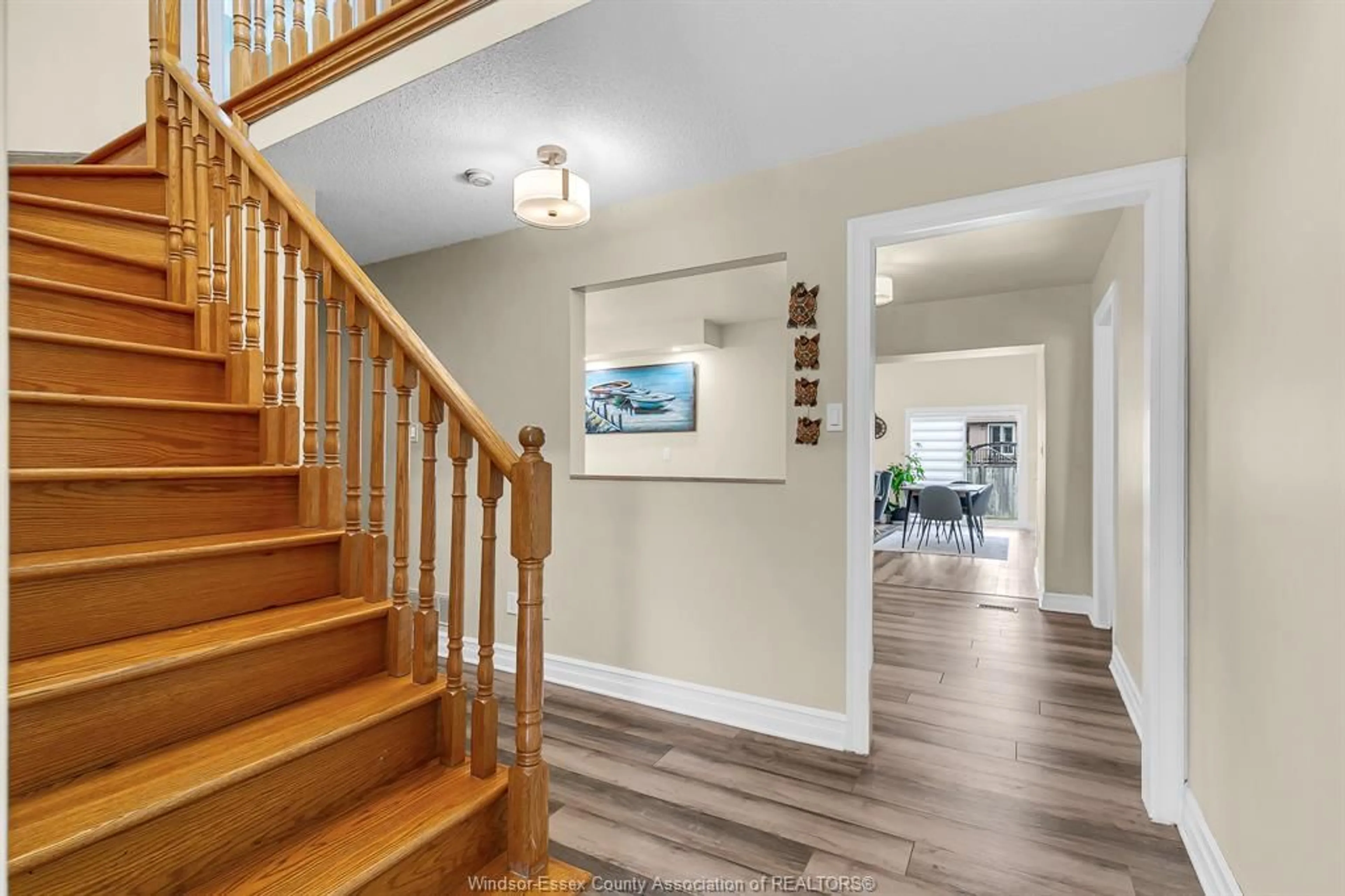 Indoor entryway for 12736 JACIE Crt, Tecumseh Ontario N8N 4W9