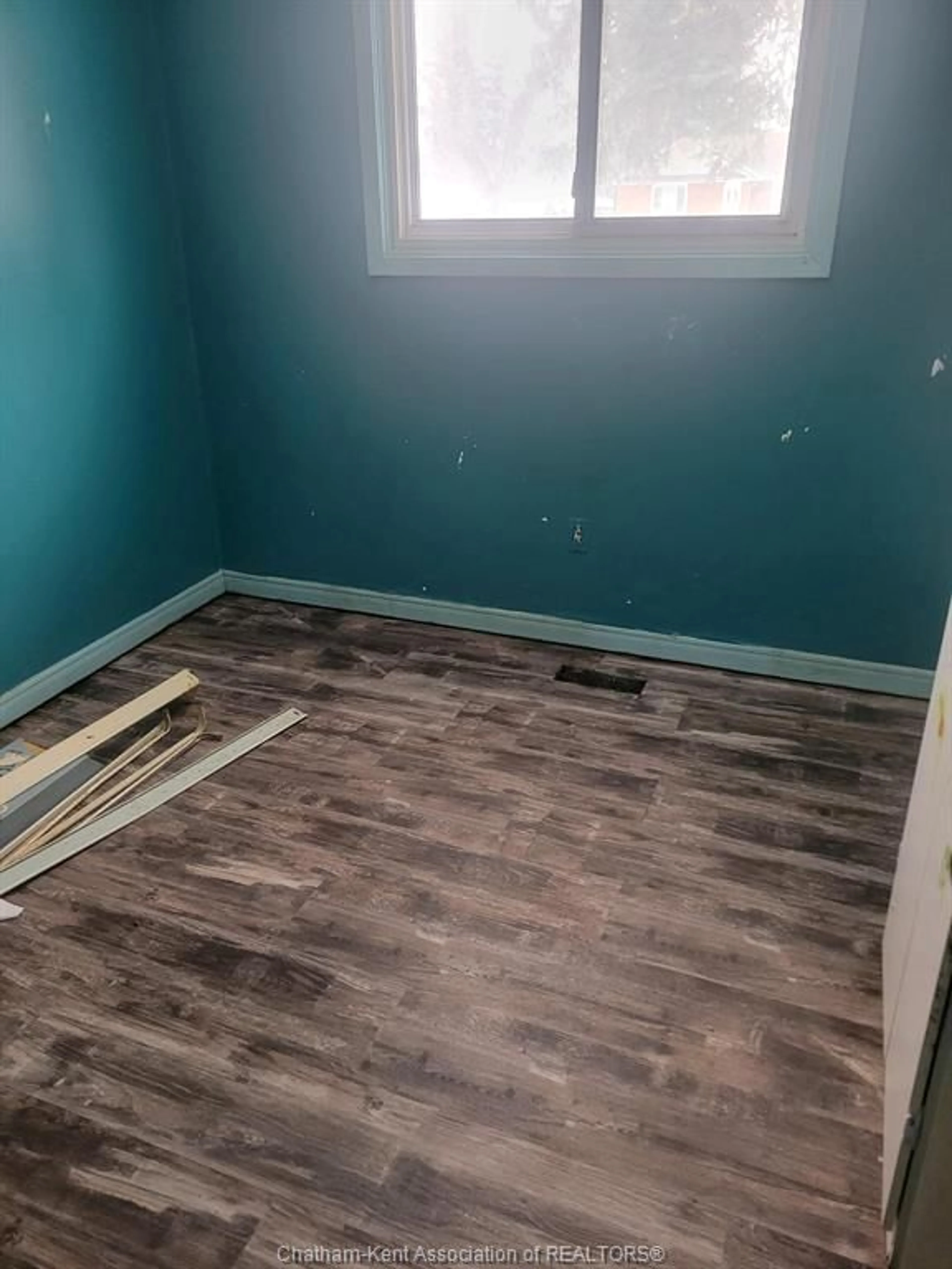 A pic of a room for 5033 DUFFERIN Ave, Wallaceburg Ontario N8A 4N1
