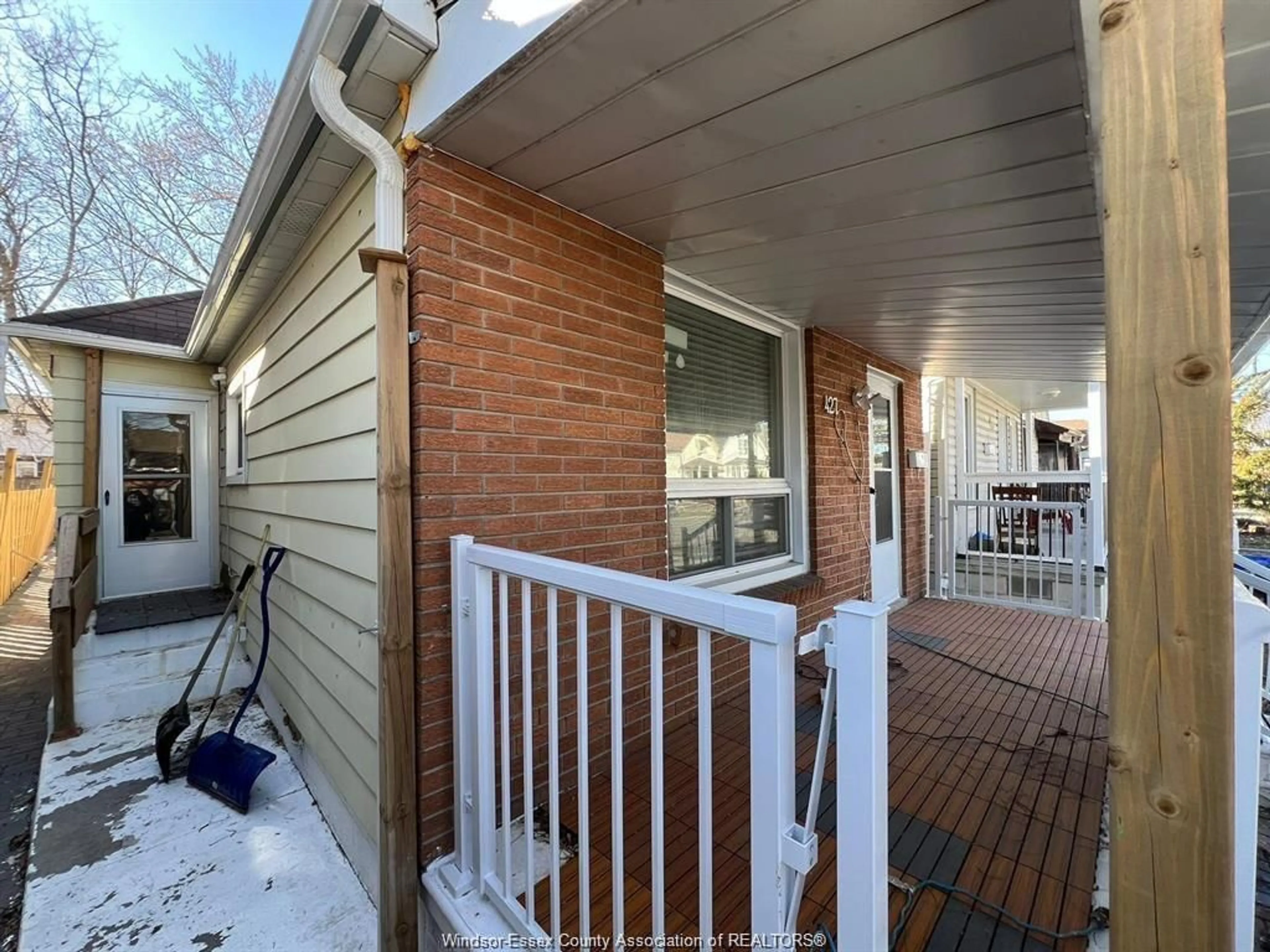 Unknown for 427 Bridge Ave, Windsor Ontario N9B 2M3