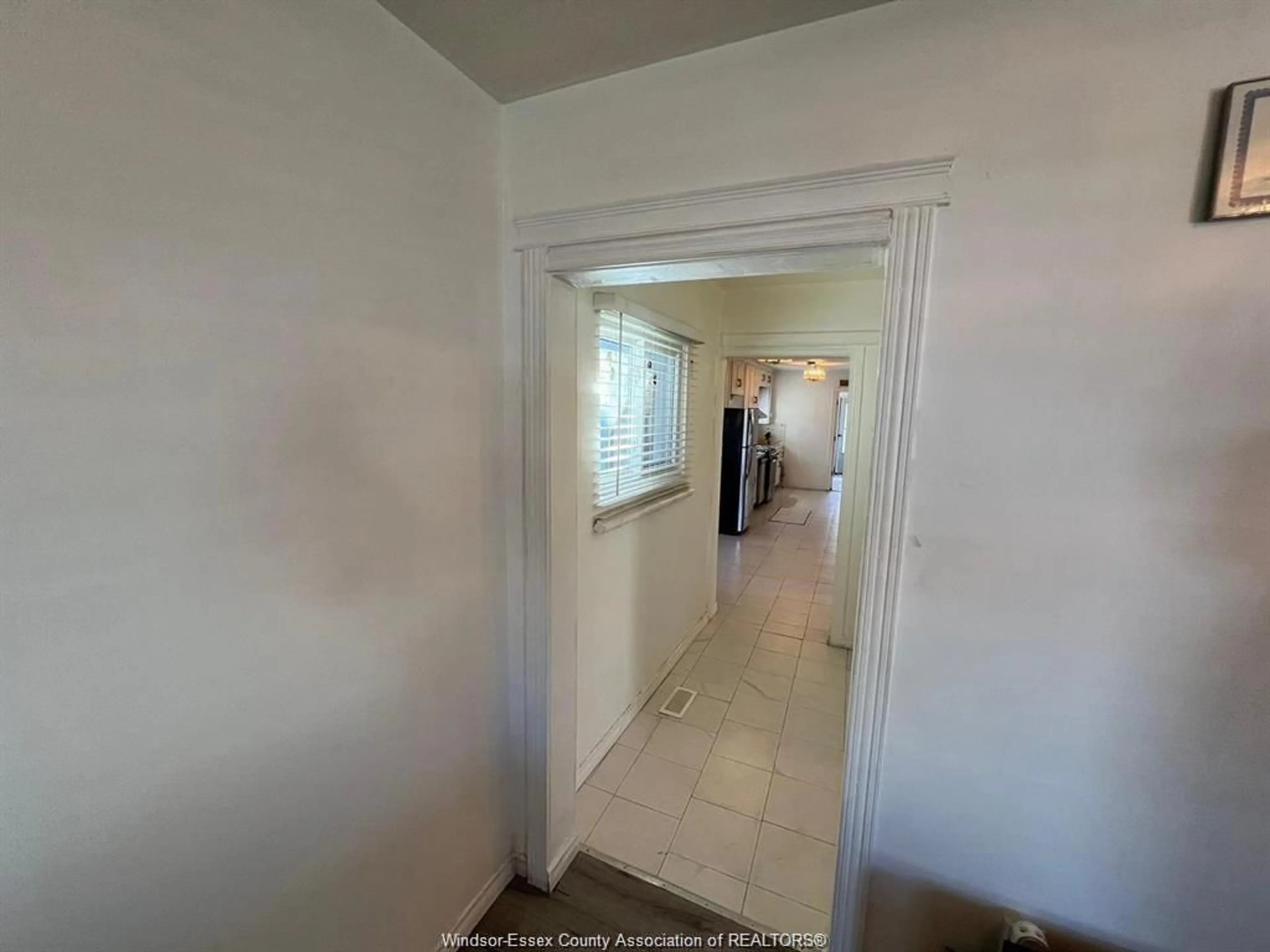 A pic of a room for 427 Bridge Ave, Windsor Ontario N9B 2M3