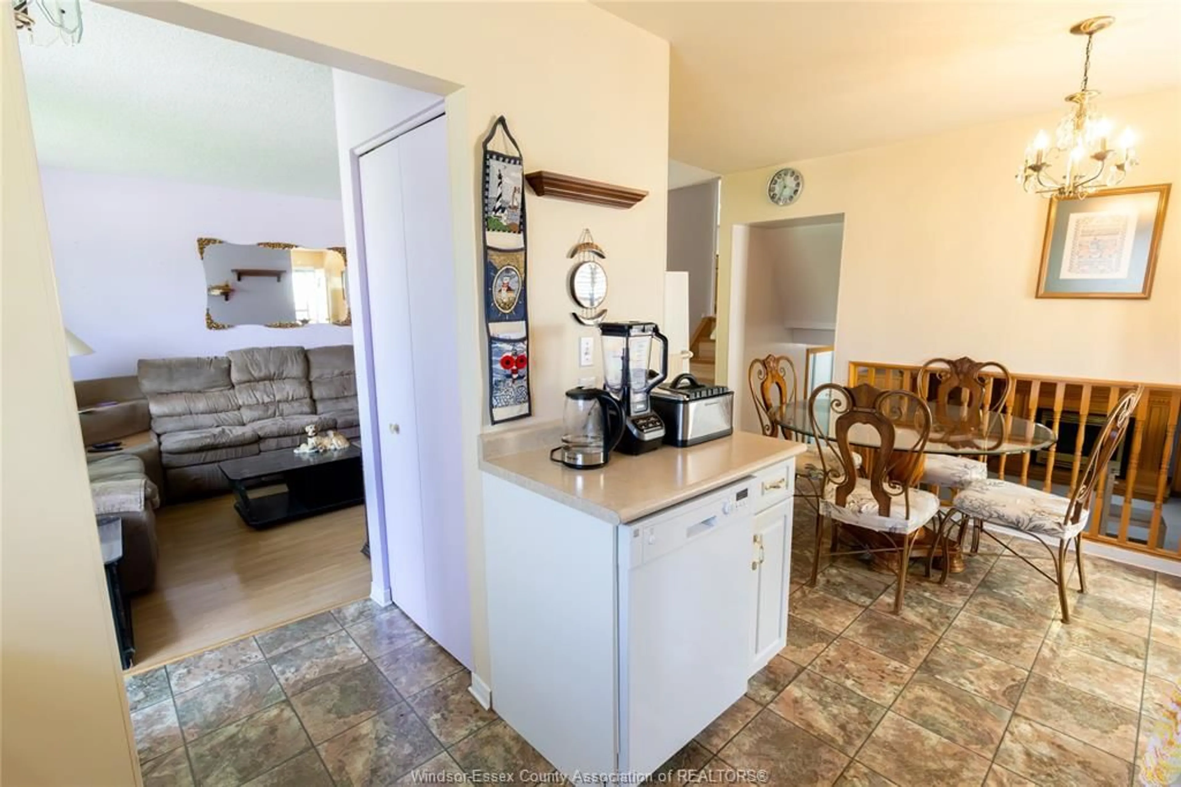 Standard kitchen, ceramic/tile floor for 3526 HEMLOCK Rd, Windsor Ontario N8R 1Z9