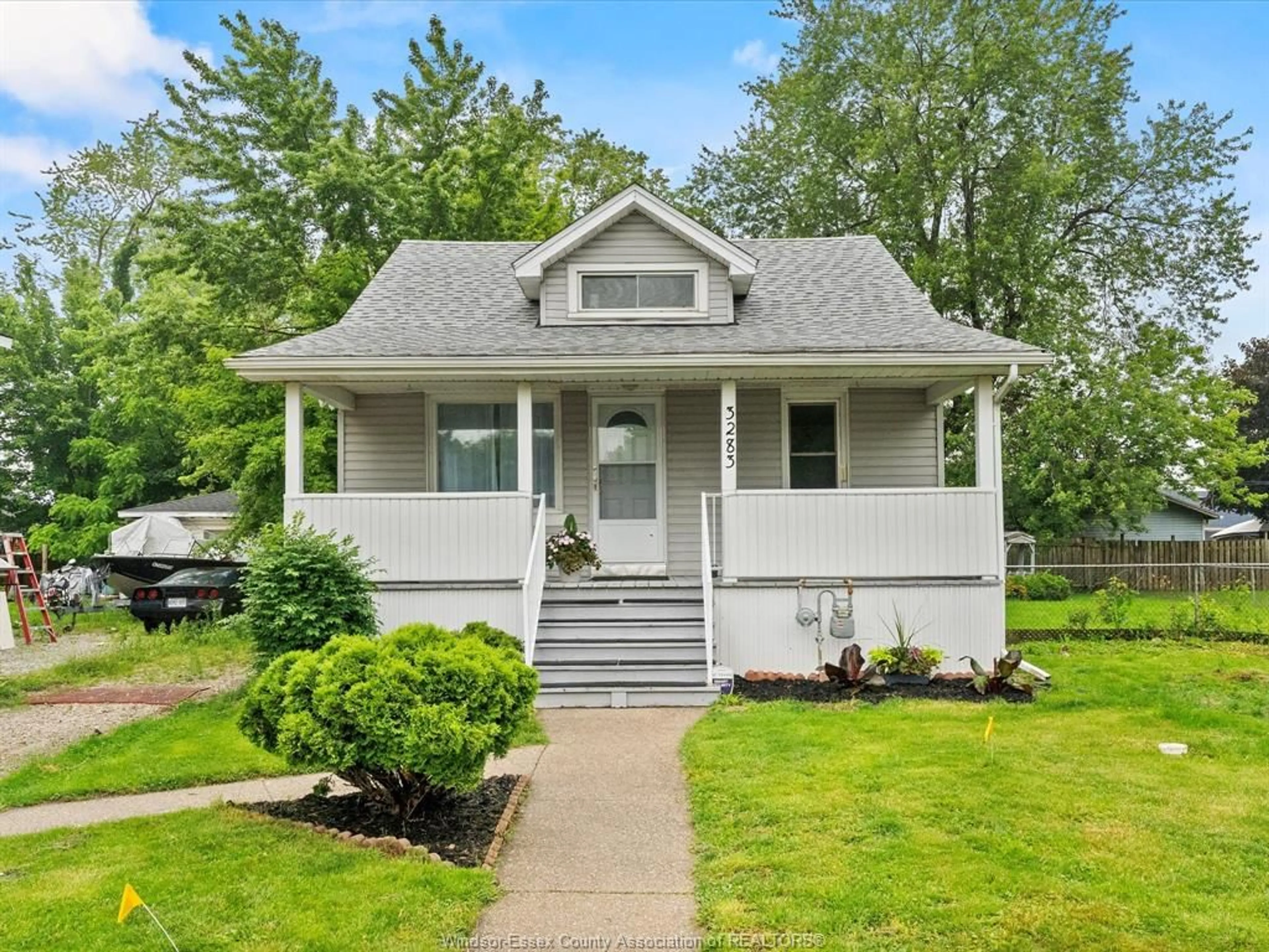 Home with vinyl exterior material, street for 3283 BYNG Rd, Windsor Ontario N9W 3H1