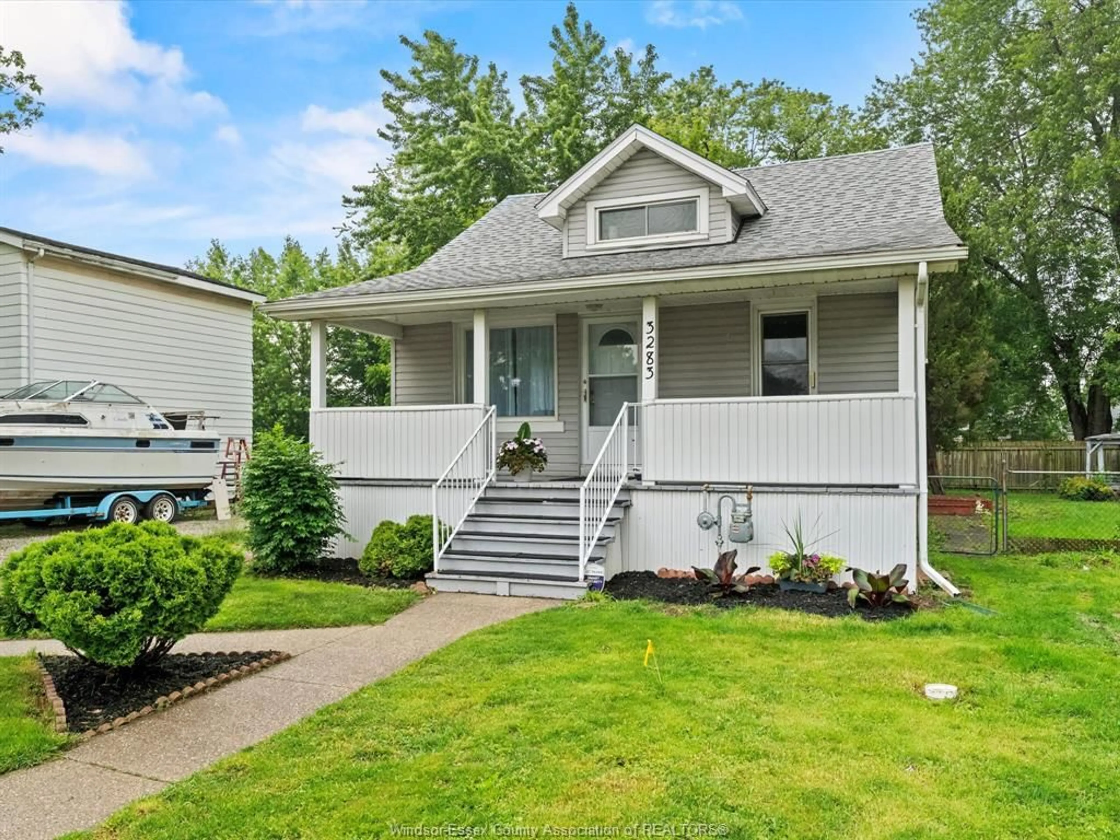 Home with vinyl exterior material, street for 3283 BYNG Rd, Windsor Ontario N9W 3H1
