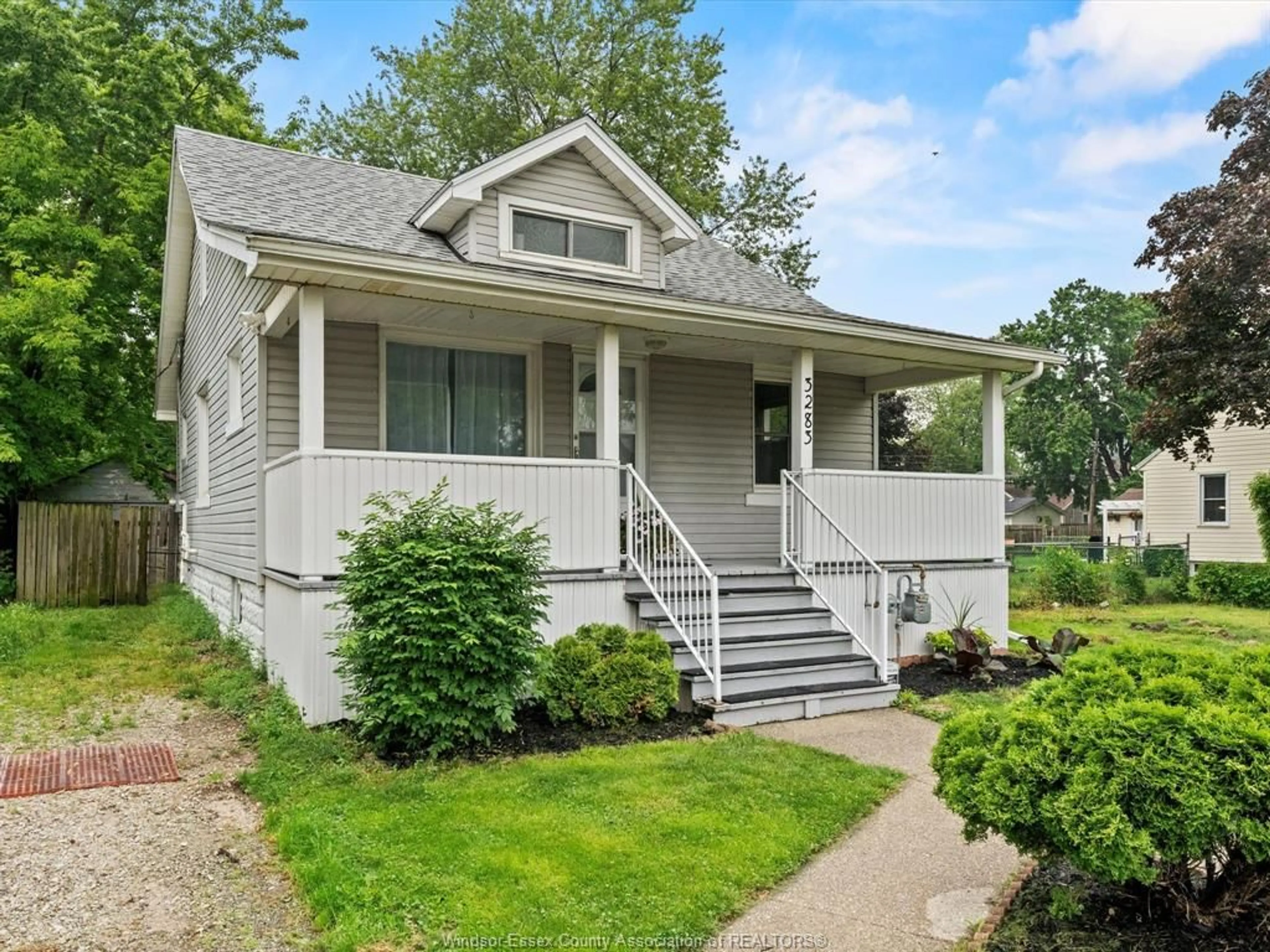 Home with vinyl exterior material, street for 3283 BYNG Rd, Windsor Ontario N9W 3H1