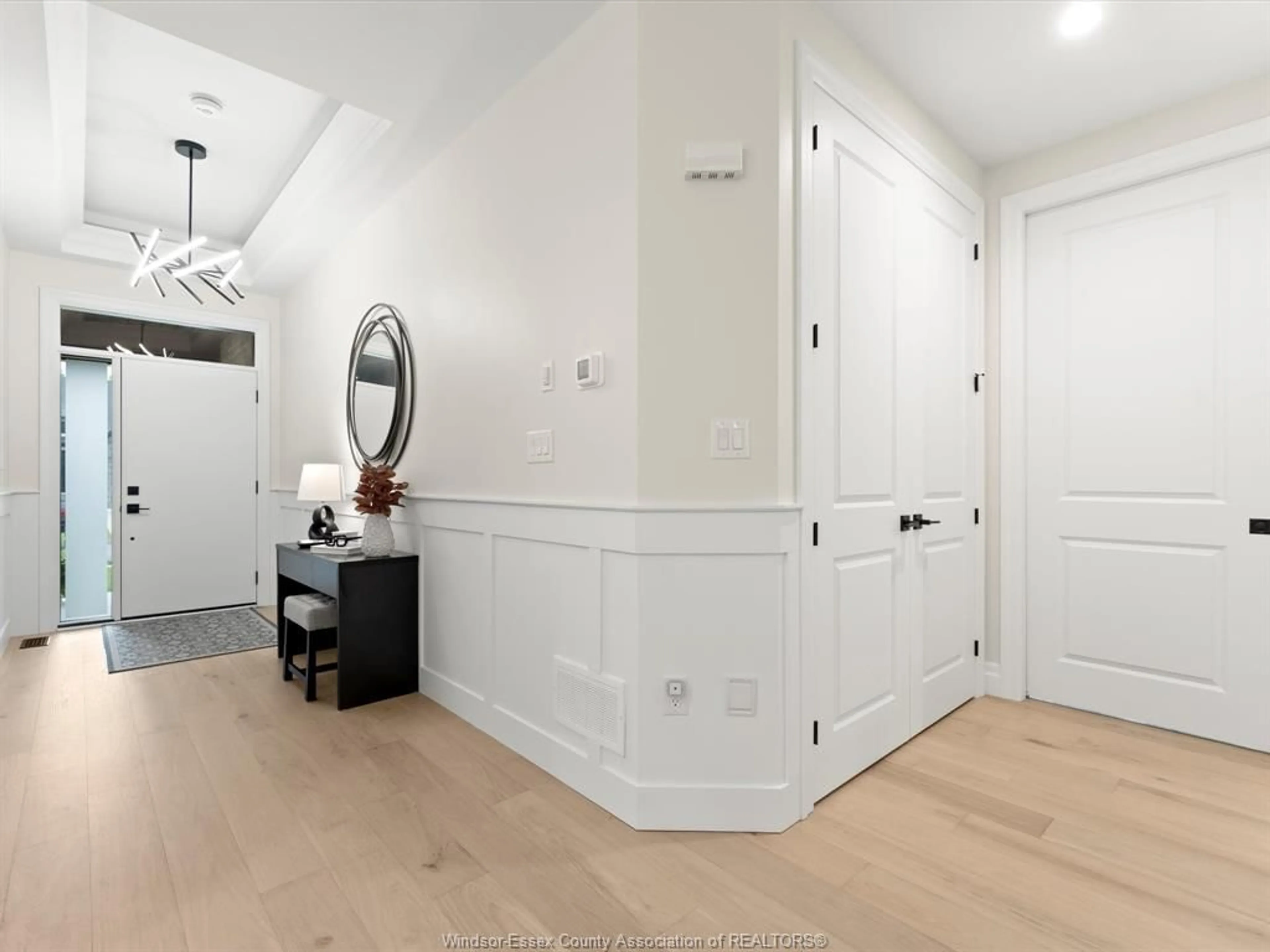 Indoor entryway for 303 XAVIER Cir, Lakeshore Ontario N8N 0J3