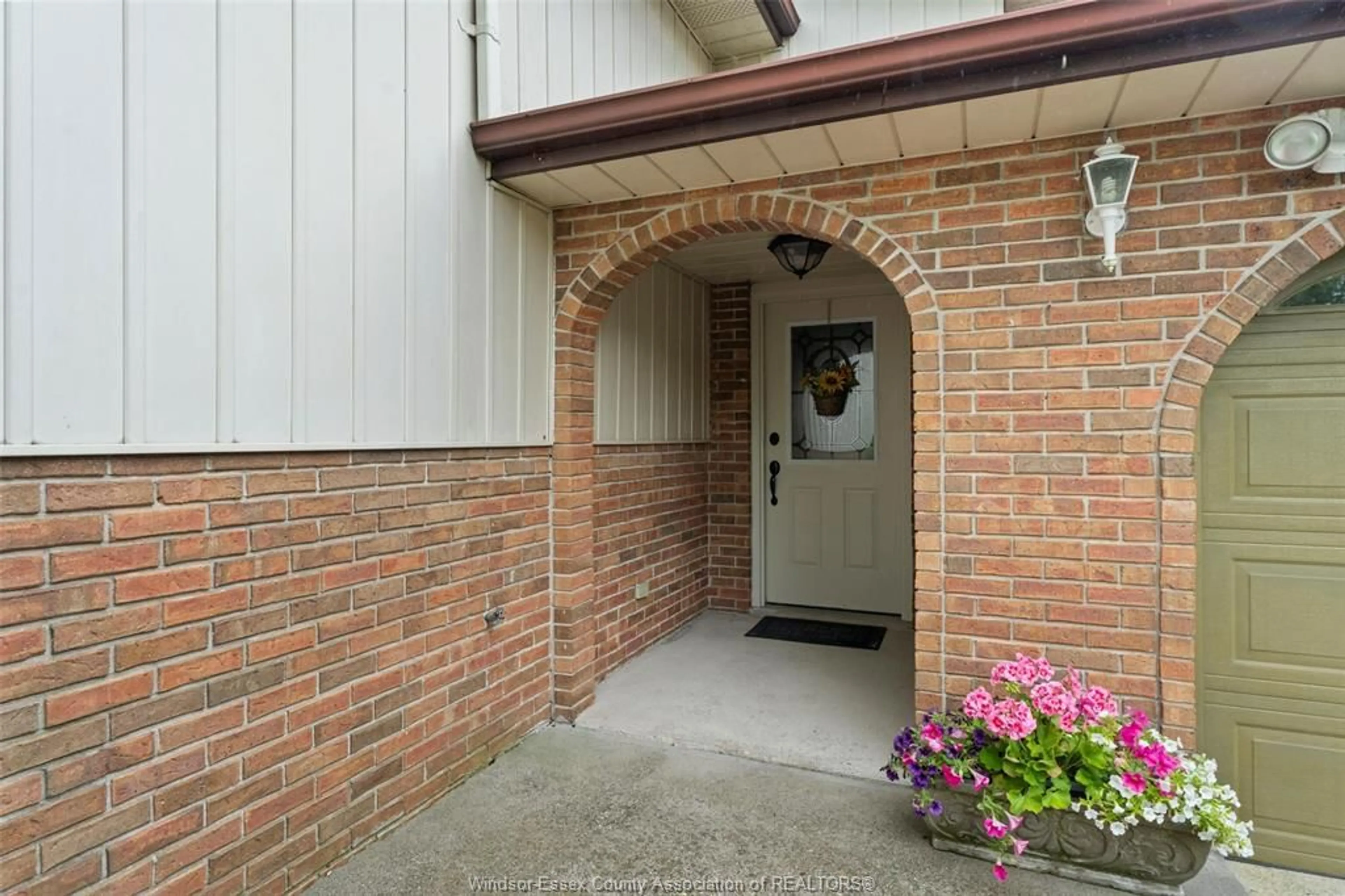 Unknown for 223 WEDGEWOOD Lane, Tecumseh Ontario N8N 4J4