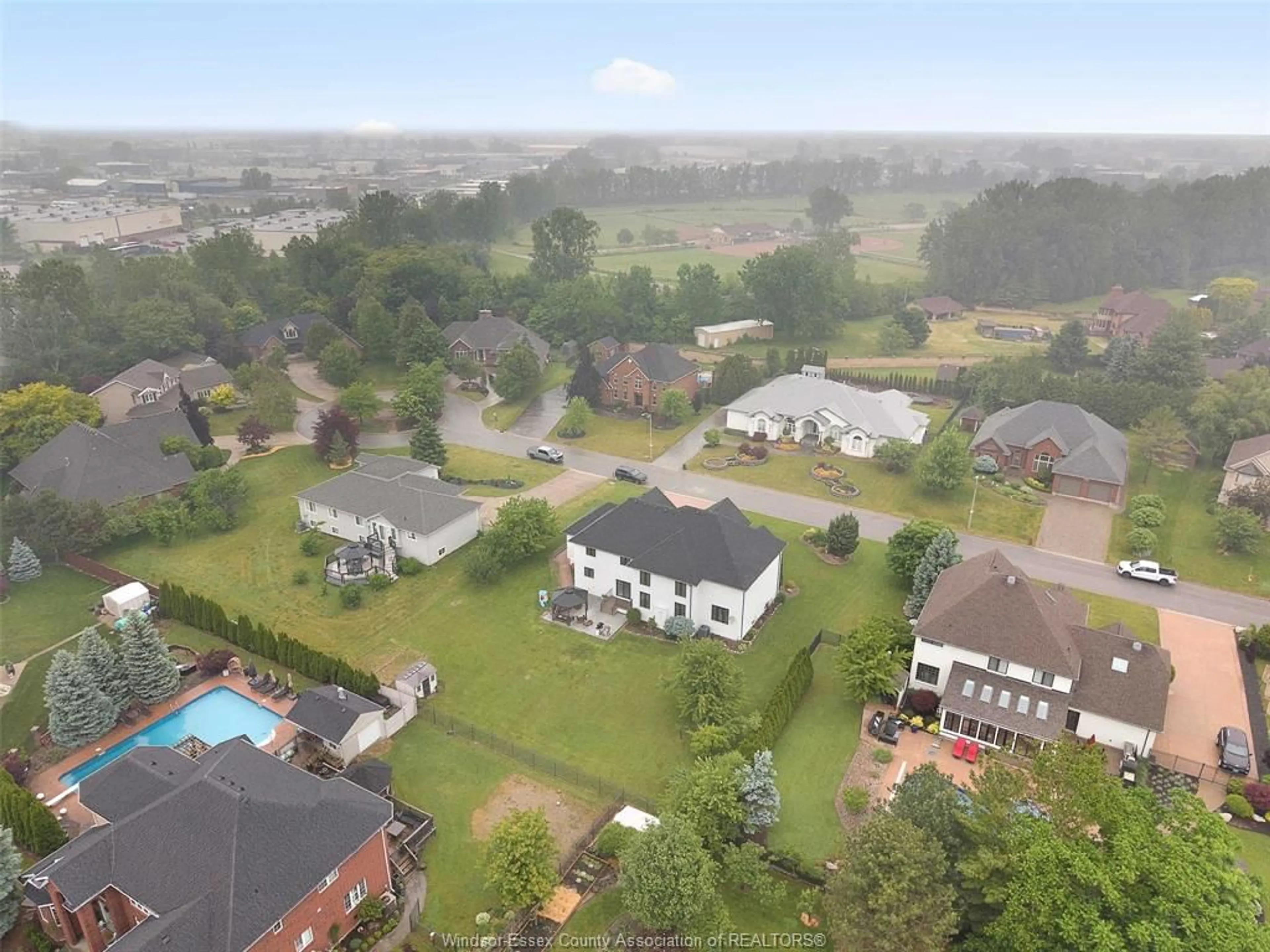 A pic from outside/outdoor area/front of a property/back of a property/a pic from drone, mountain view for 2865 TRAFALGAR Crt, Tecumseh Ontario N0R 1L0