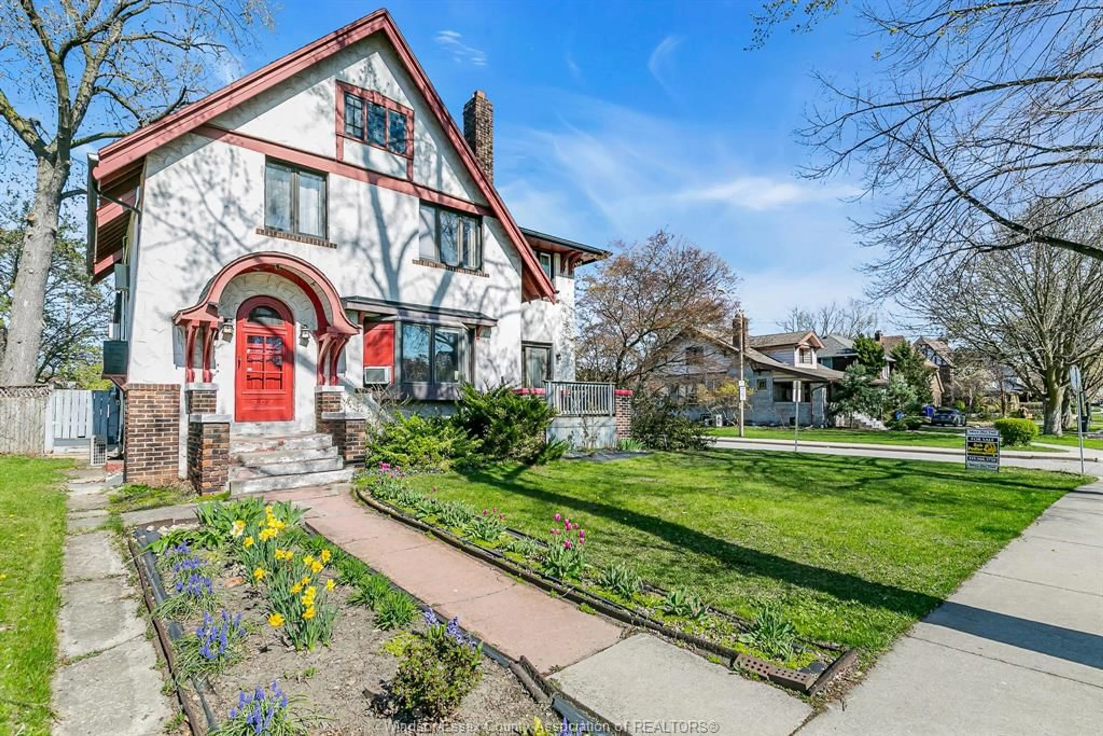 Unknown for 394 ASKIN Ave, Windsor Ontario N9B 2X2