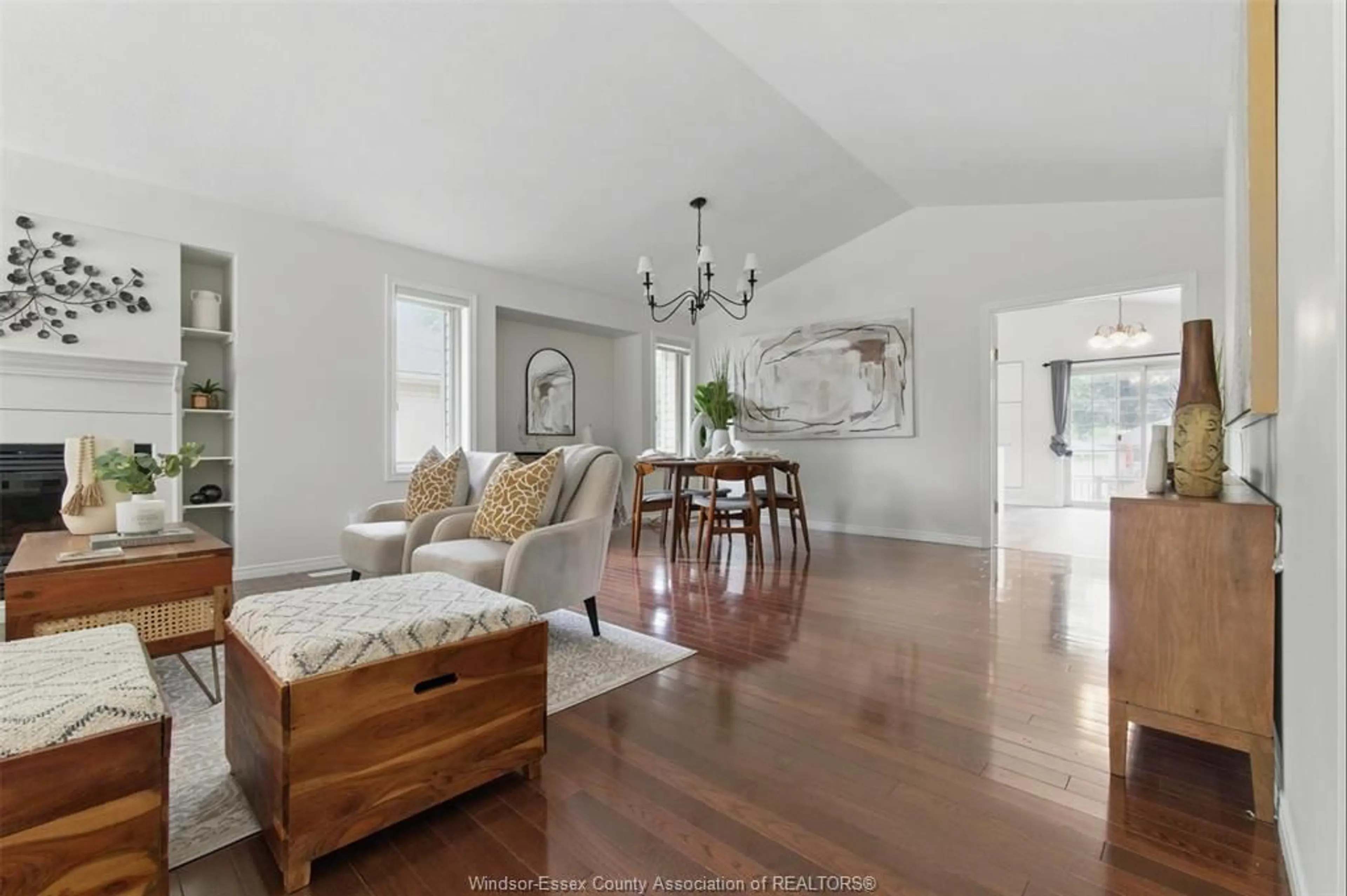 Living room with furniture, unknown for 1125 MINTO, LaSalle Ontario N9J 3H8