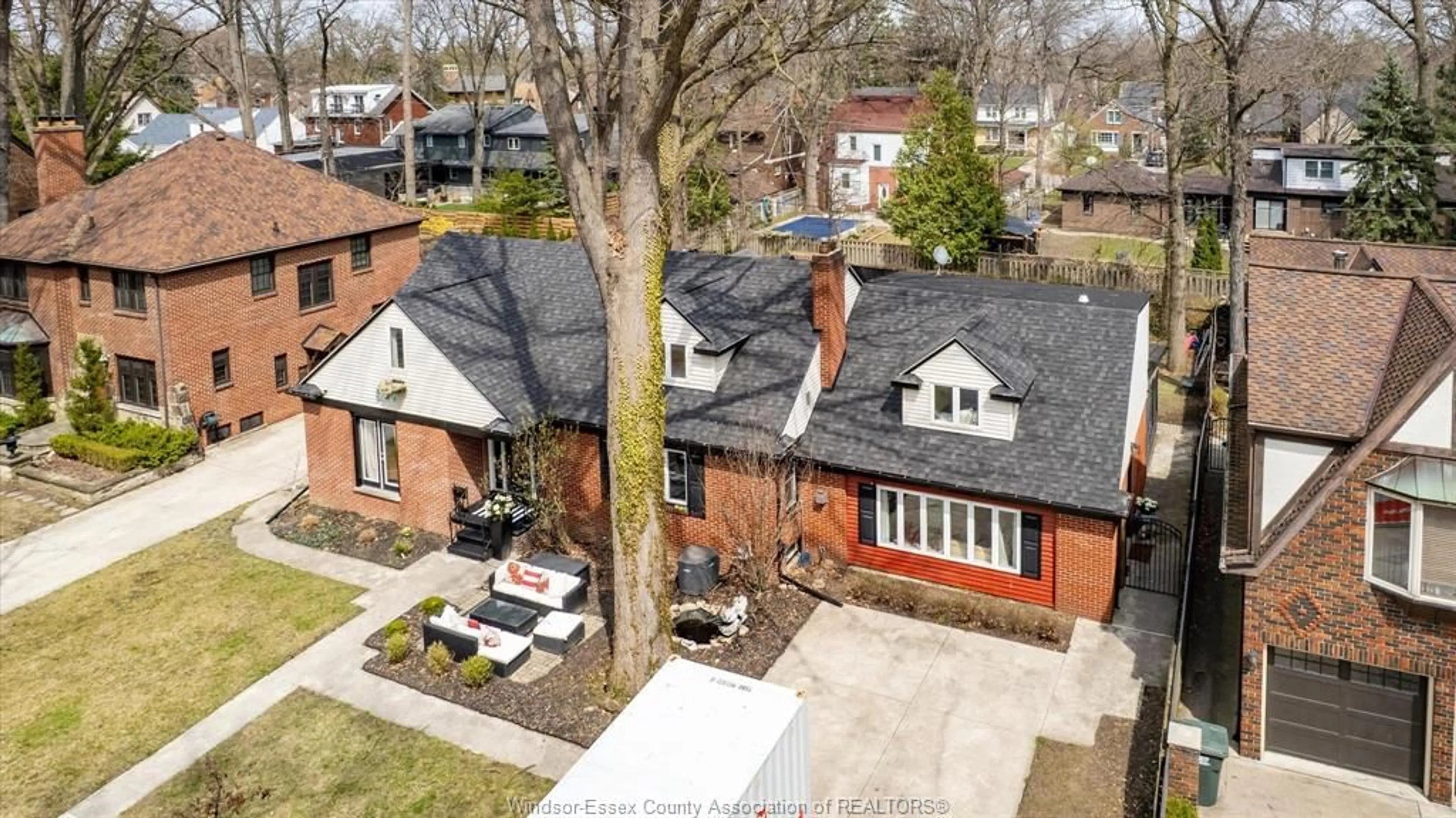 A pic from outside/outdoor area/front of a property/back of a property/a pic from drone, street for 2464 GLADSTONE, Windsor Ontario N8W 2P2